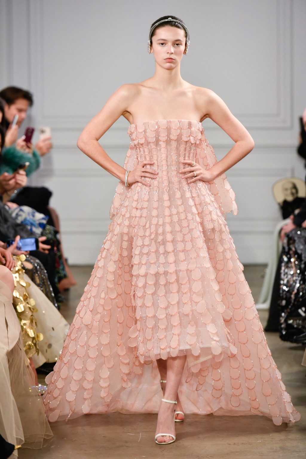 Hinh anh Phan Huy dệt nên giấc mộng hoàng triều với "Cành Vàng Lá Ngọc" tại Haute Couture SS26 31