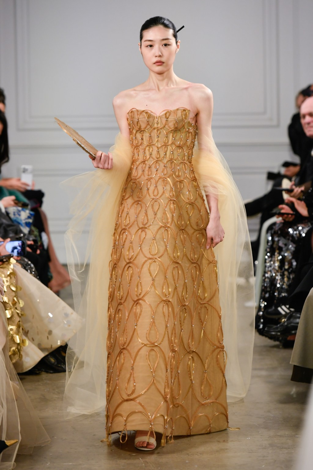 Hinh anh Phan Huy dệt nên giấc mộng hoàng triều với "Cành Vàng Lá Ngọc" tại Haute Couture SS26 29