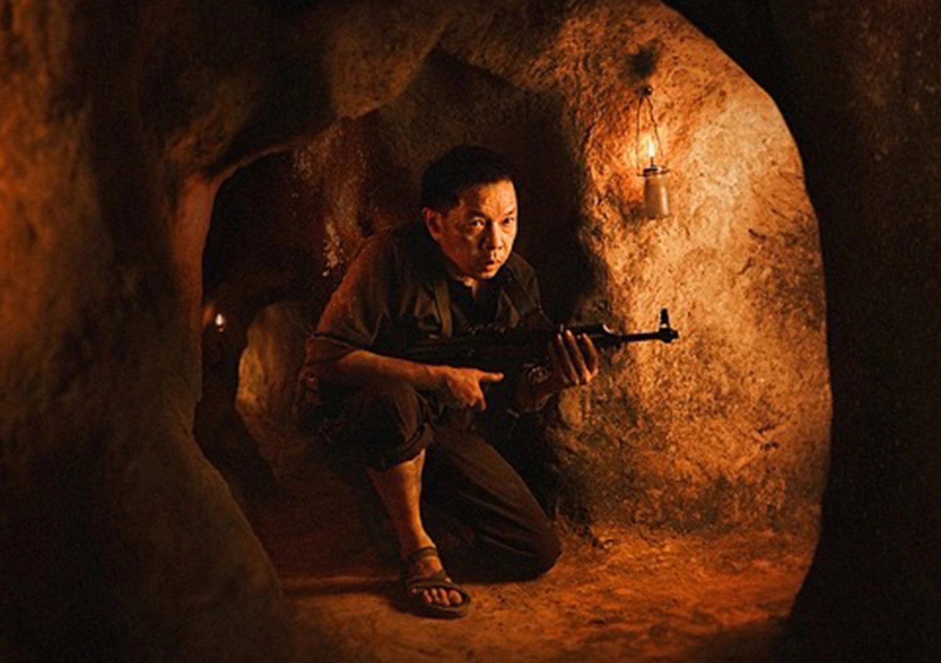 Hinh anh Sống bám đá, chết hóa đá, thành bất tử - Lời thề tạc vào báng súng của liệt sĩ Nguyễn Viết Ninh đã trở thành nhịp thở chung của mảnh đất Vị Xuyên, biến những đỉnh núi trập trùng thành những tượng đài kiêu hãnh giữa mây ngàn. 3