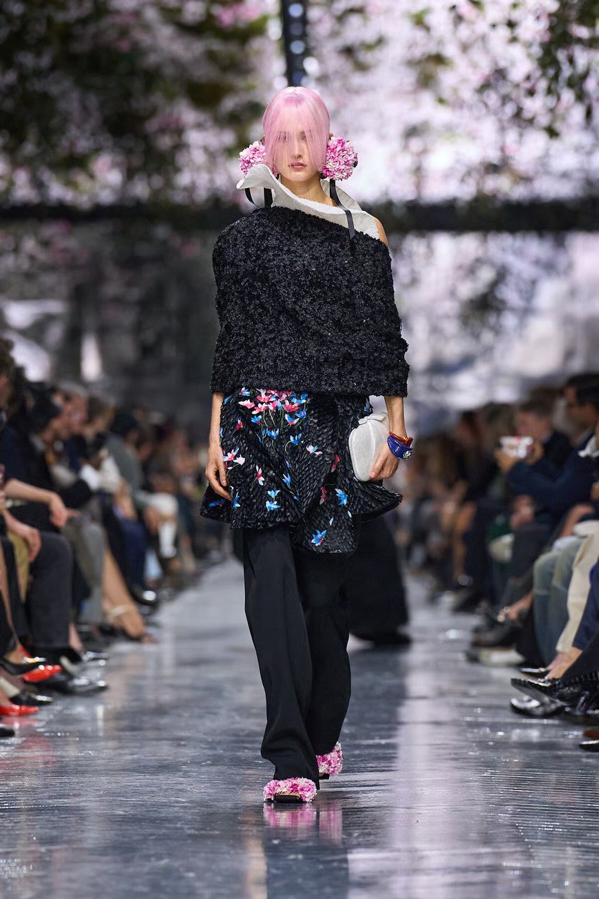Hinh anh Jonathan Anderson và phép thử Haute Couture: “Kẻ dị biệt” học cách khiêm nhường tại Dior 46