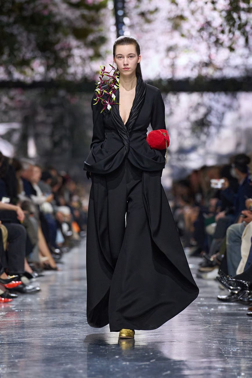 Hinh anh Jonathan Anderson và phép thử Haute Couture: “Kẻ dị biệt” học cách khiêm nhường tại Dior 3