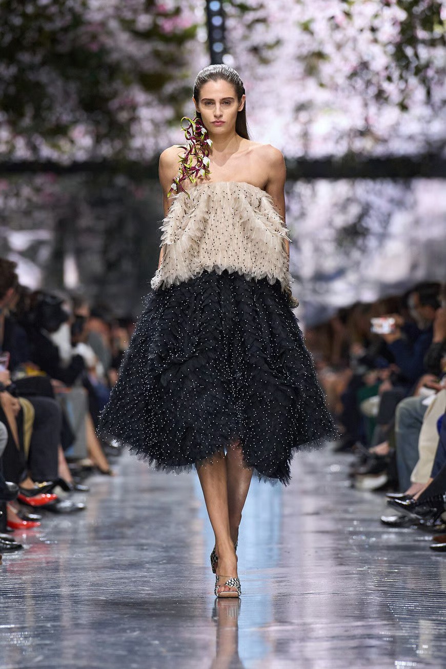 Hinh anh Jonathan Anderson và phép thử Haute Couture: “Kẻ dị biệt” học cách khiêm nhường tại Dior 56