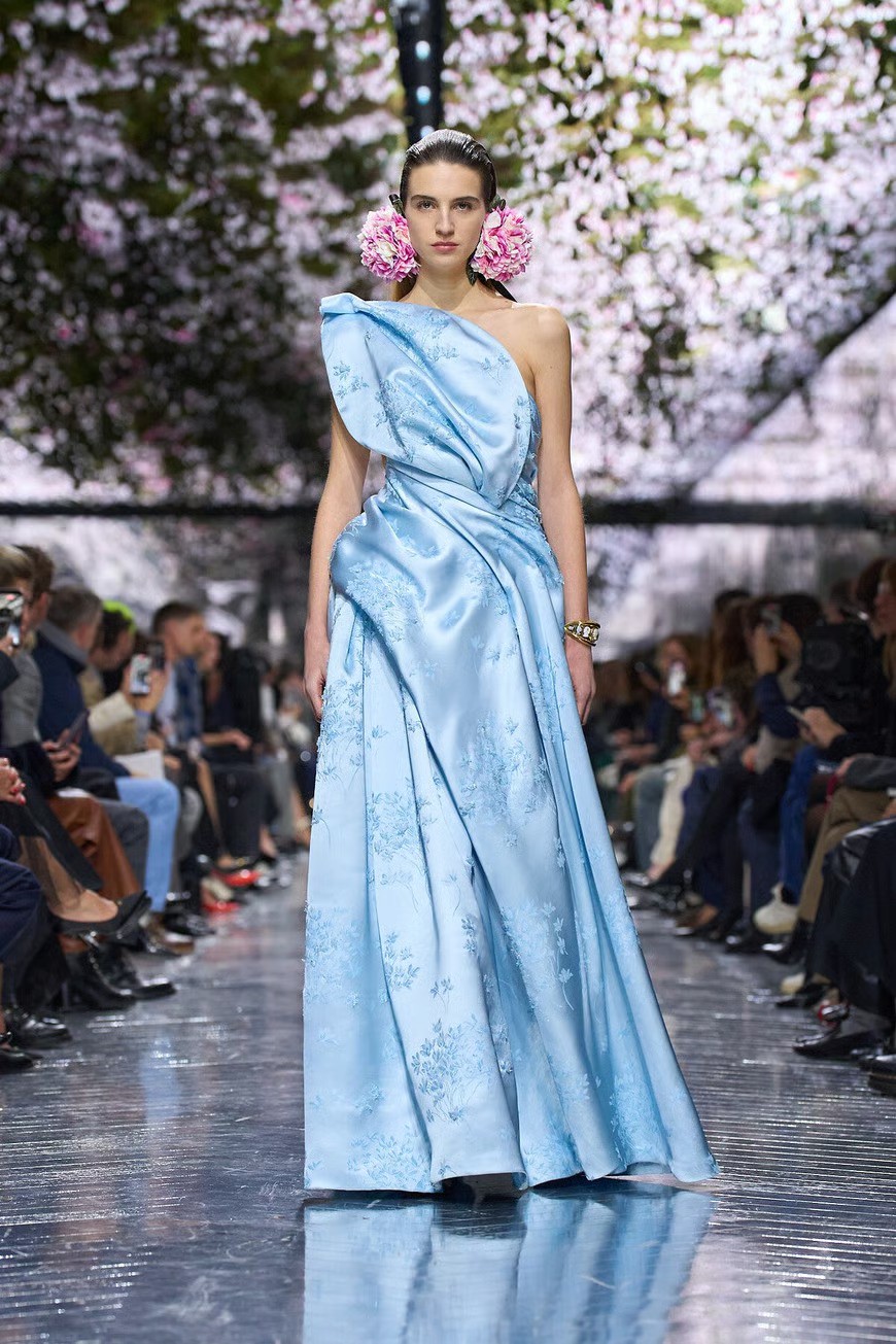 Hinh anh Jonathan Anderson và phép thử Haute Couture: “Kẻ dị biệt” học cách khiêm nhường tại Dior 58