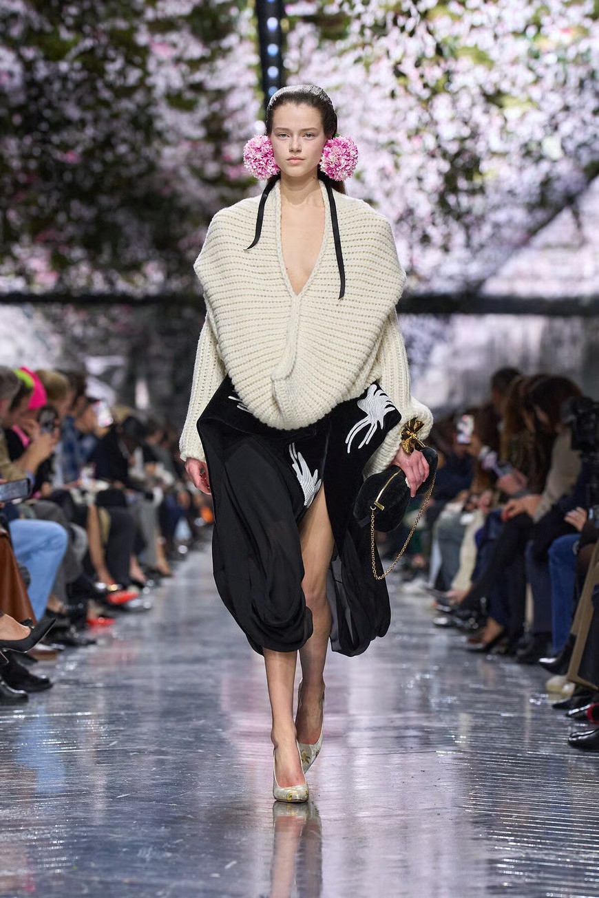 Hinh anh Jonathan Anderson và phép thử Haute Couture: “Kẻ dị biệt” học cách khiêm nhường tại Dior 47