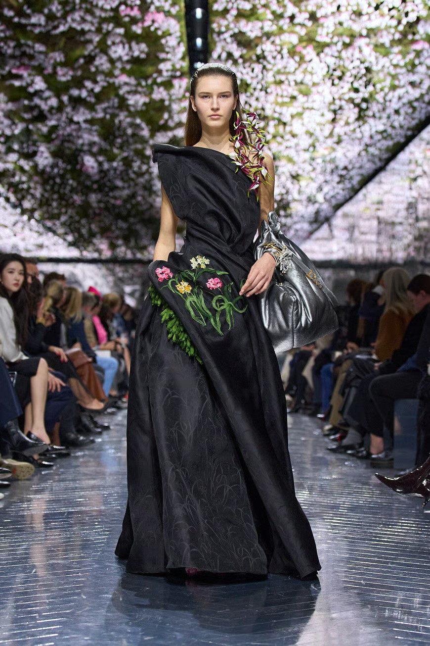 Hinh anh Jonathan Anderson và phép thử Haute Couture: “Kẻ dị biệt” học cách khiêm nhường tại Dior 48