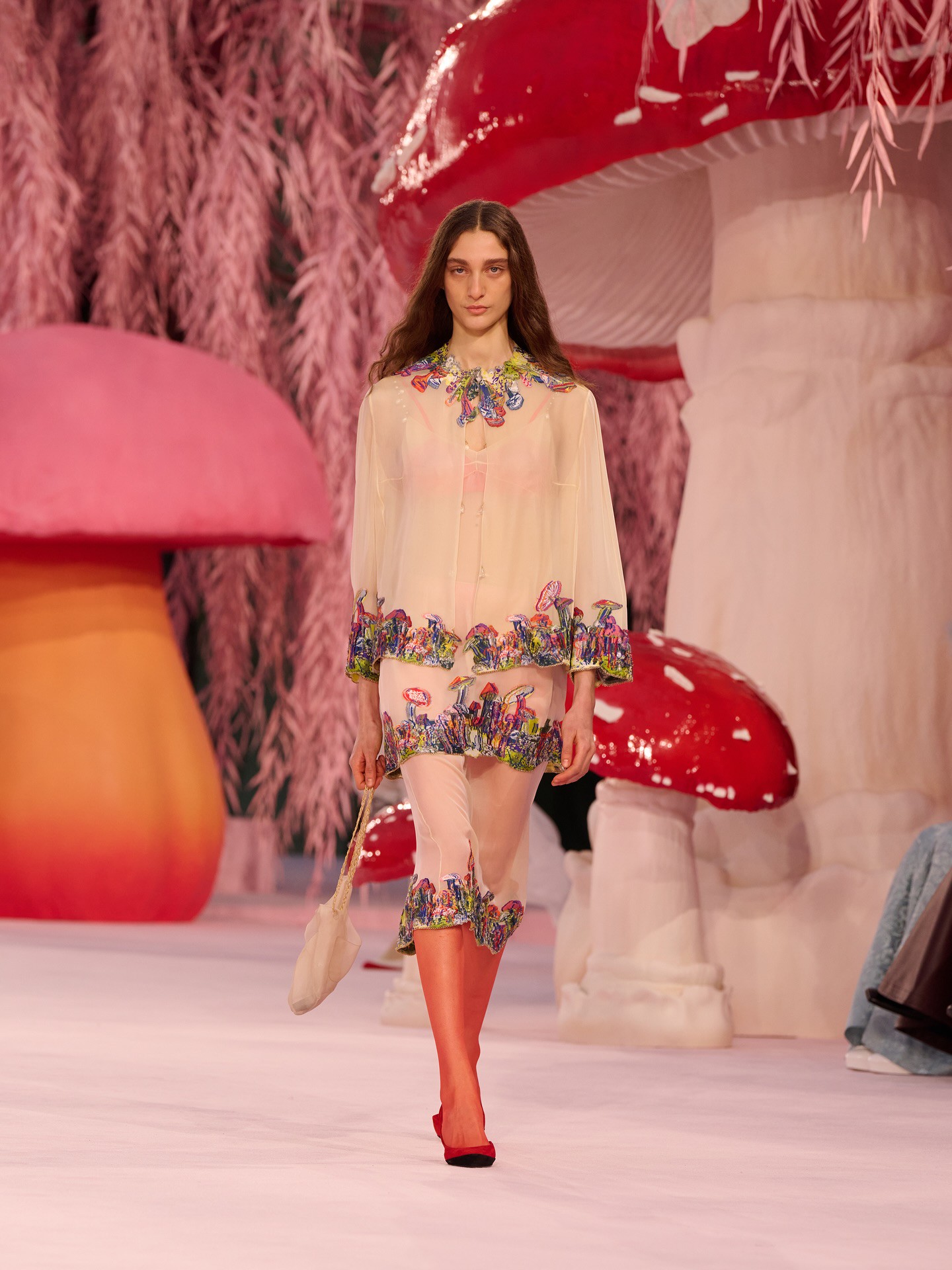 Hinh anh Haute Couture SS26: Những cây nấm, chú chim và xứ sở thần tiên Chanel 15