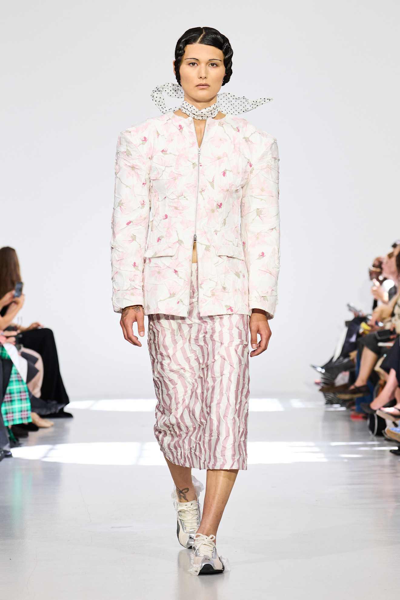 Hinh anh 8 mẹo phối đồ đáng học nhất từ sàn diễn Xuân Hè 2026 5