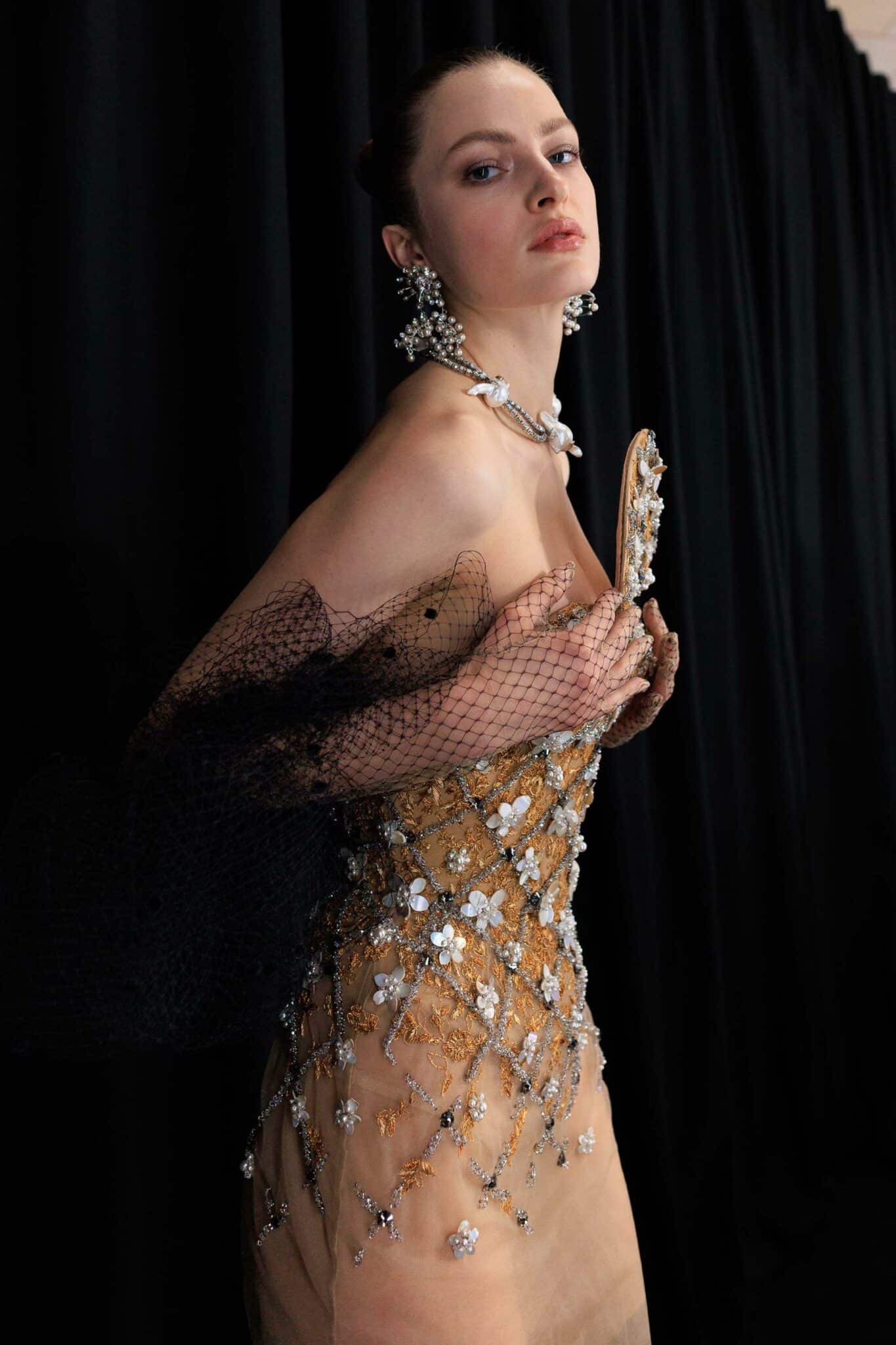 Hinh anh Lối trang điểm tối giản phủ sóng sàn diễn Haute Couture ngày đầu tiên 8