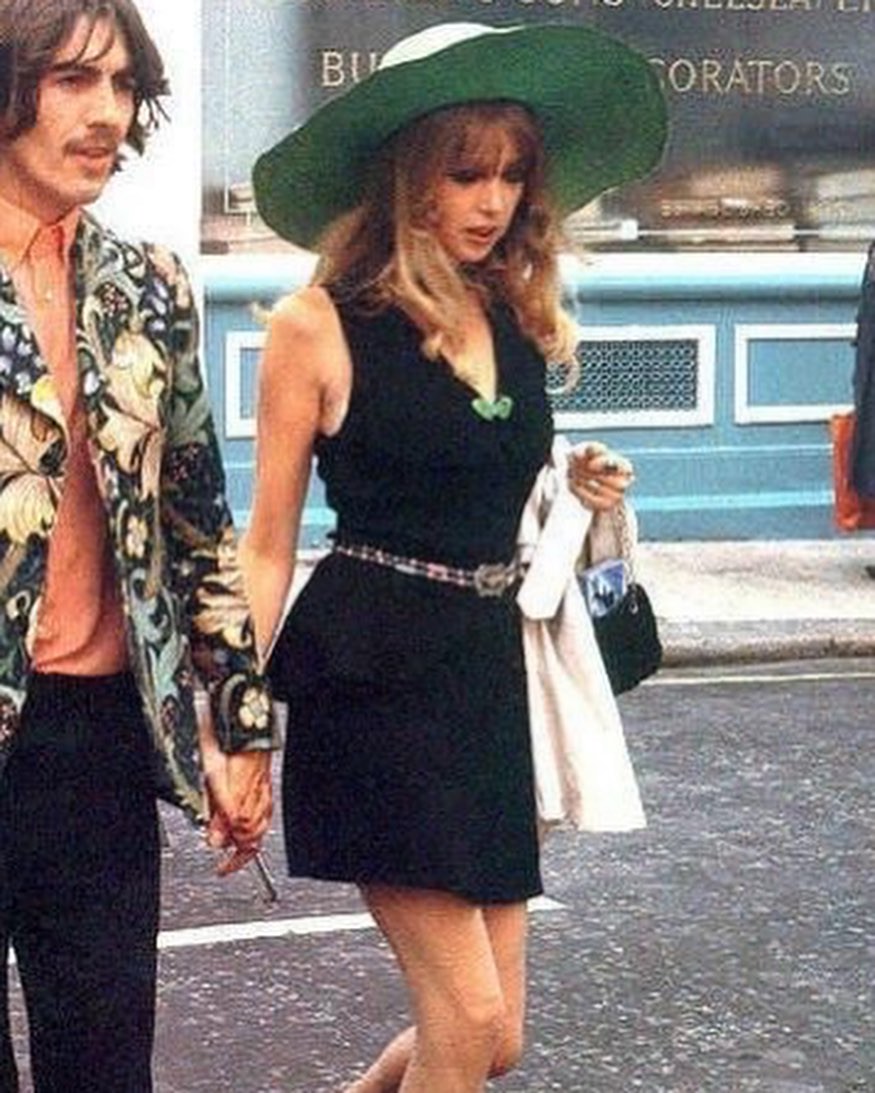 Hinh anh Andy Warhol từng nói rằng Edie là một ngôi sao vì cô cháy quá rực rỡ và chính sự rực rỡ ngắn ngủi ấy đã trở thành huyền thoại. 10