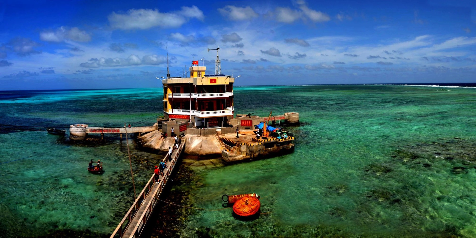 Hinh anh Sống bám đá, chết hóa đá, thành bất tử - Lời thề tạc vào báng súng của liệt sĩ Nguyễn Viết Ninh đã trở thành nhịp thở chung của mảnh đất Vị Xuyên, biến những đỉnh núi trập trùng thành những tượng đài kiêu hãnh giữa mây ngàn. 6