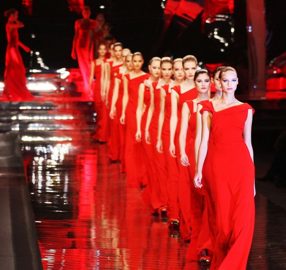 Hinh anh Valentino Red: Vì sao nhà thiết kế có thể “sở hữu” một màu sắc? 8