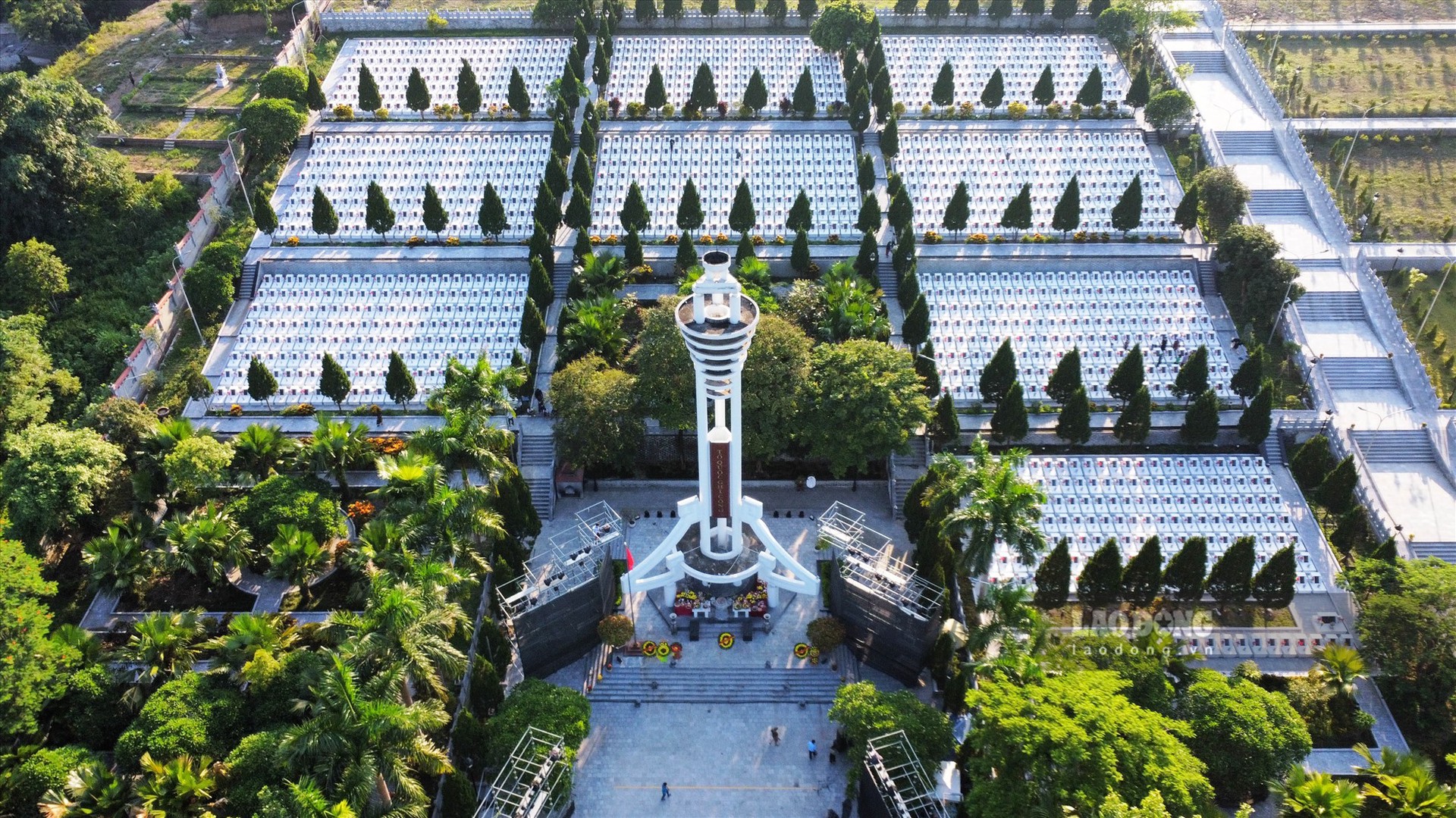 Hinh anh Sống bám đá, chết hóa đá, thành bất tử - Lời thề tạc vào báng súng của liệt sĩ Nguyễn Viết Ninh đã trở thành nhịp thở chung của mảnh đất Vị Xuyên, biến những đỉnh núi trập trùng thành những tượng đài kiêu hãnh giữa mây ngàn. 2