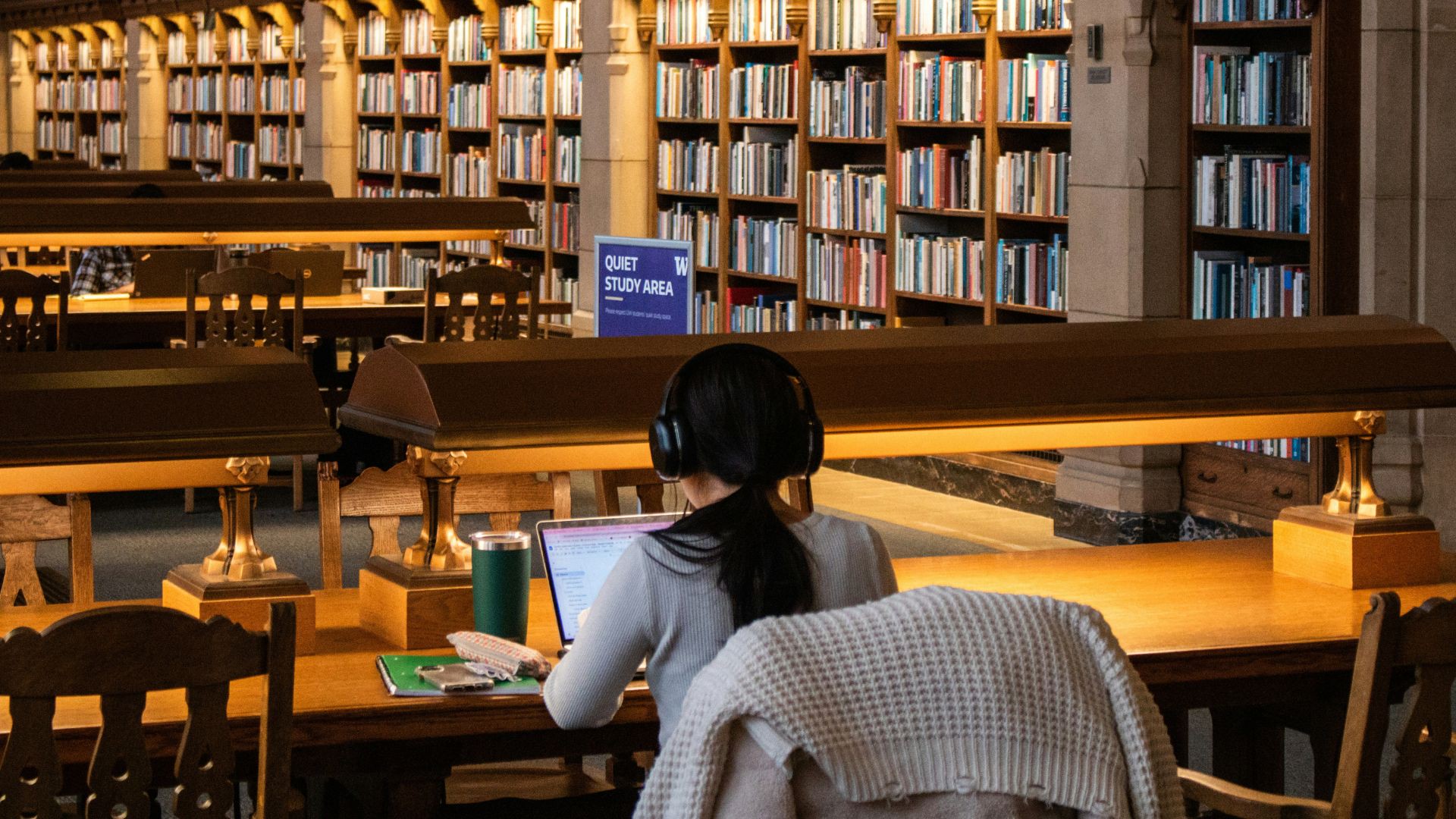 Hinh anh Lợi ích của phụ nữ khi học lên cao: Cơ hội rộng mở nhưng rào cản vẫn còn 2