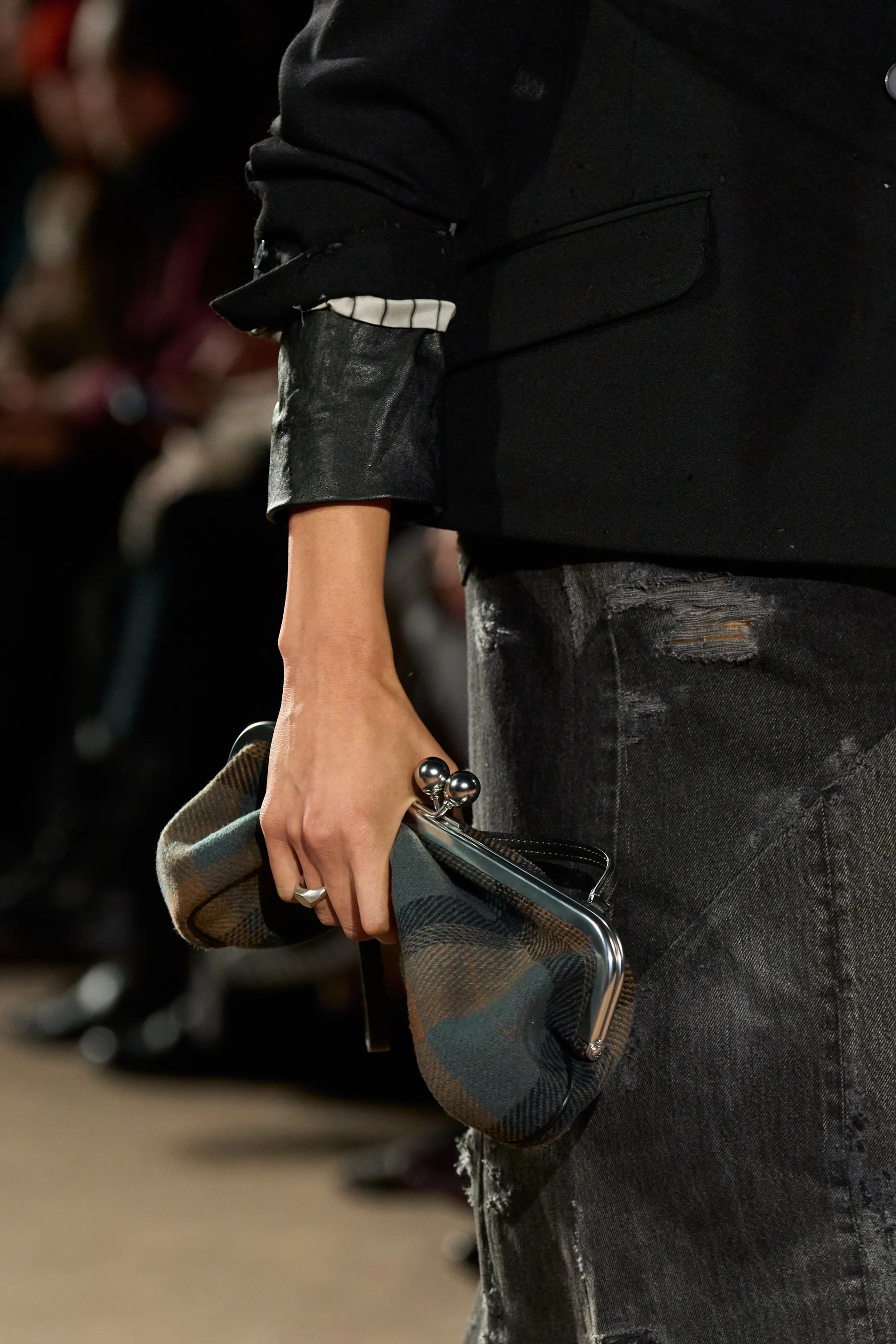 Hinh anh Coach Fall/Winter 2026: Thế nào là tinh thần nổi loạn của “dân chơi” nước Mỹ? 16