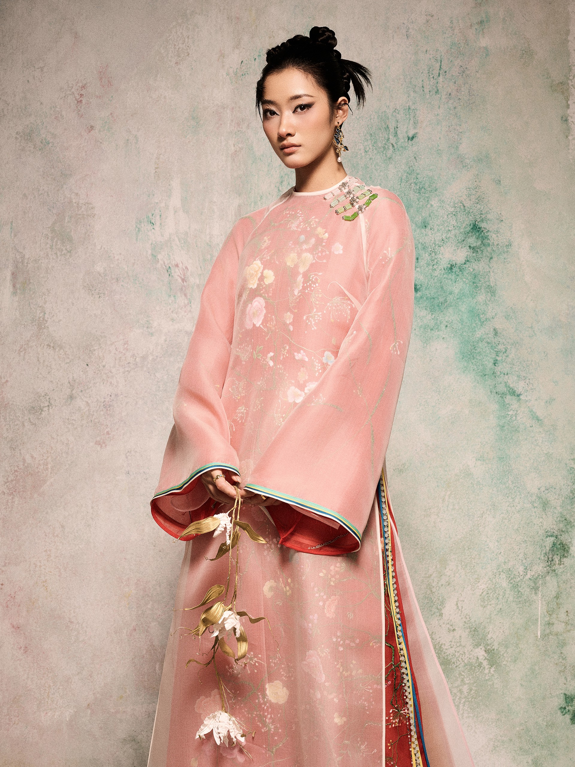 Hinh anh NTK Huy Trần mượn hình tượng Linh Mã khắc họa chân dung người phụ nữ hiện đại 4