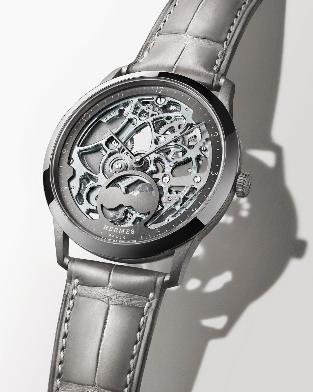 Hinh anh Slim d’Hermès Squelette Lune: khi vầng trăng trôi qua không gian cơ khí 2