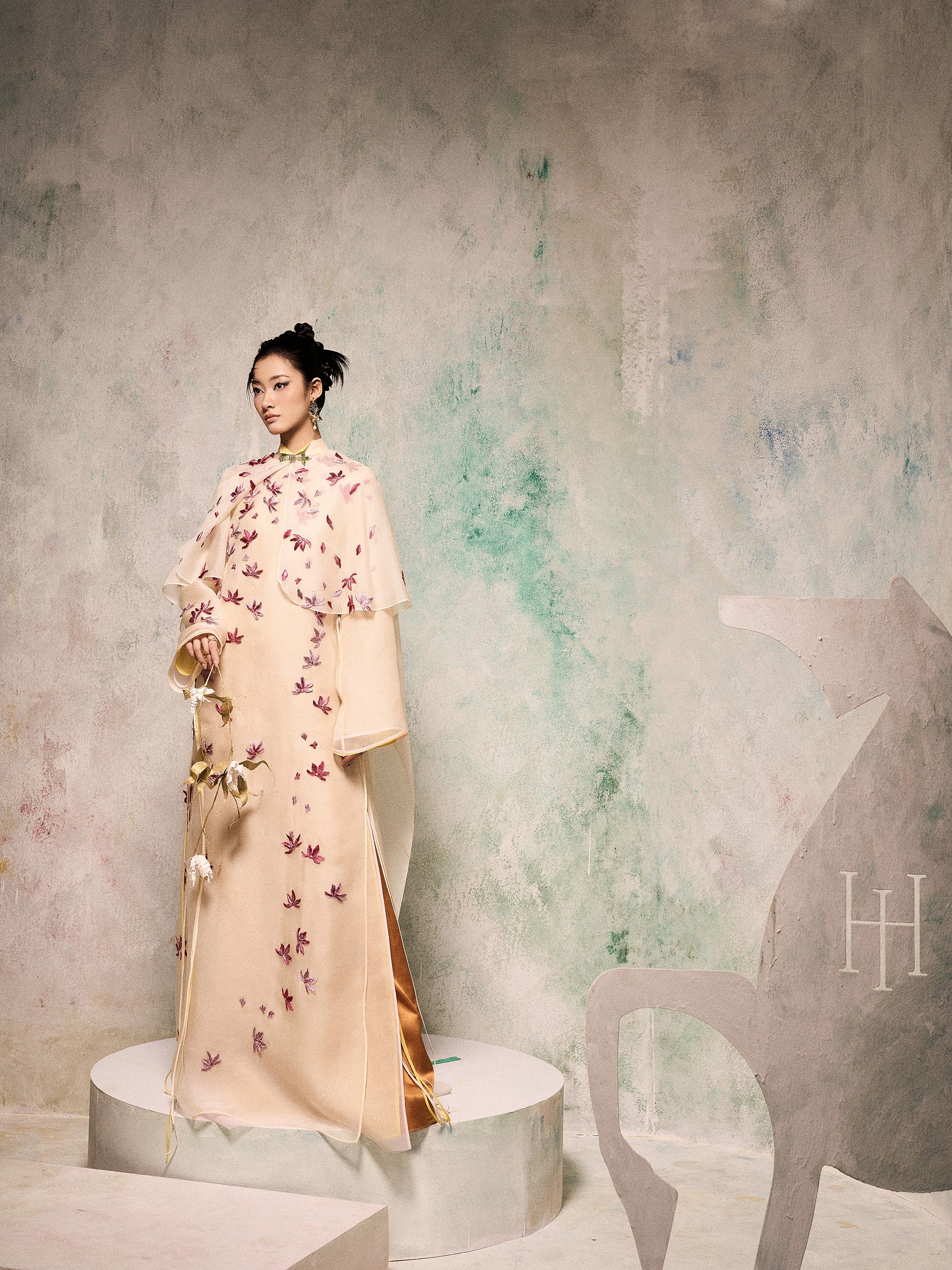 Hinh anh NTK Huy Trần mượn hình tượng Linh Mã khắc họa chân dung người phụ nữ hiện đại 1