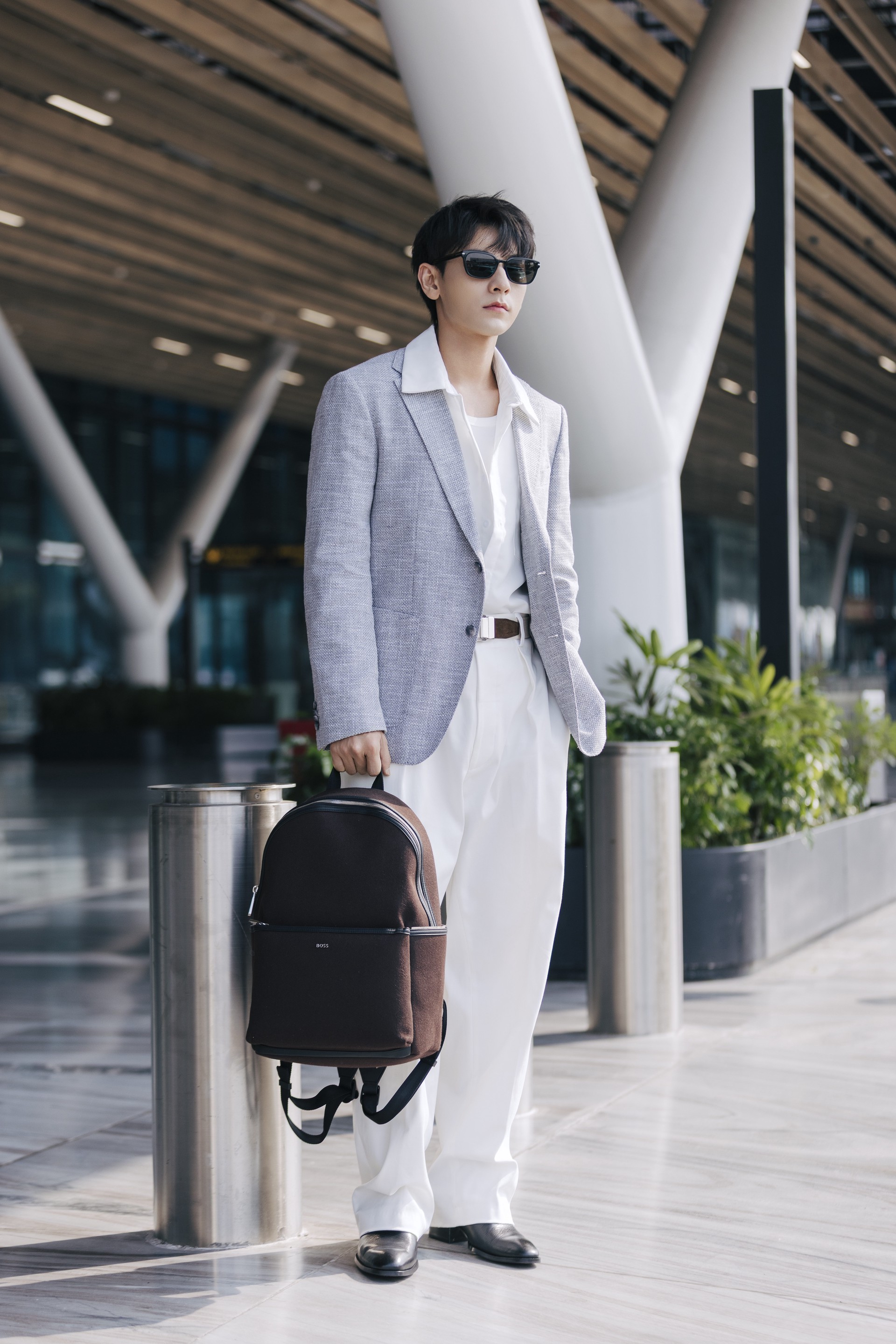 Hinh anh Isaac khẳng định phong thái ‘BeYourOwnBOSS’ tại kinh đô thời trang Milan 2