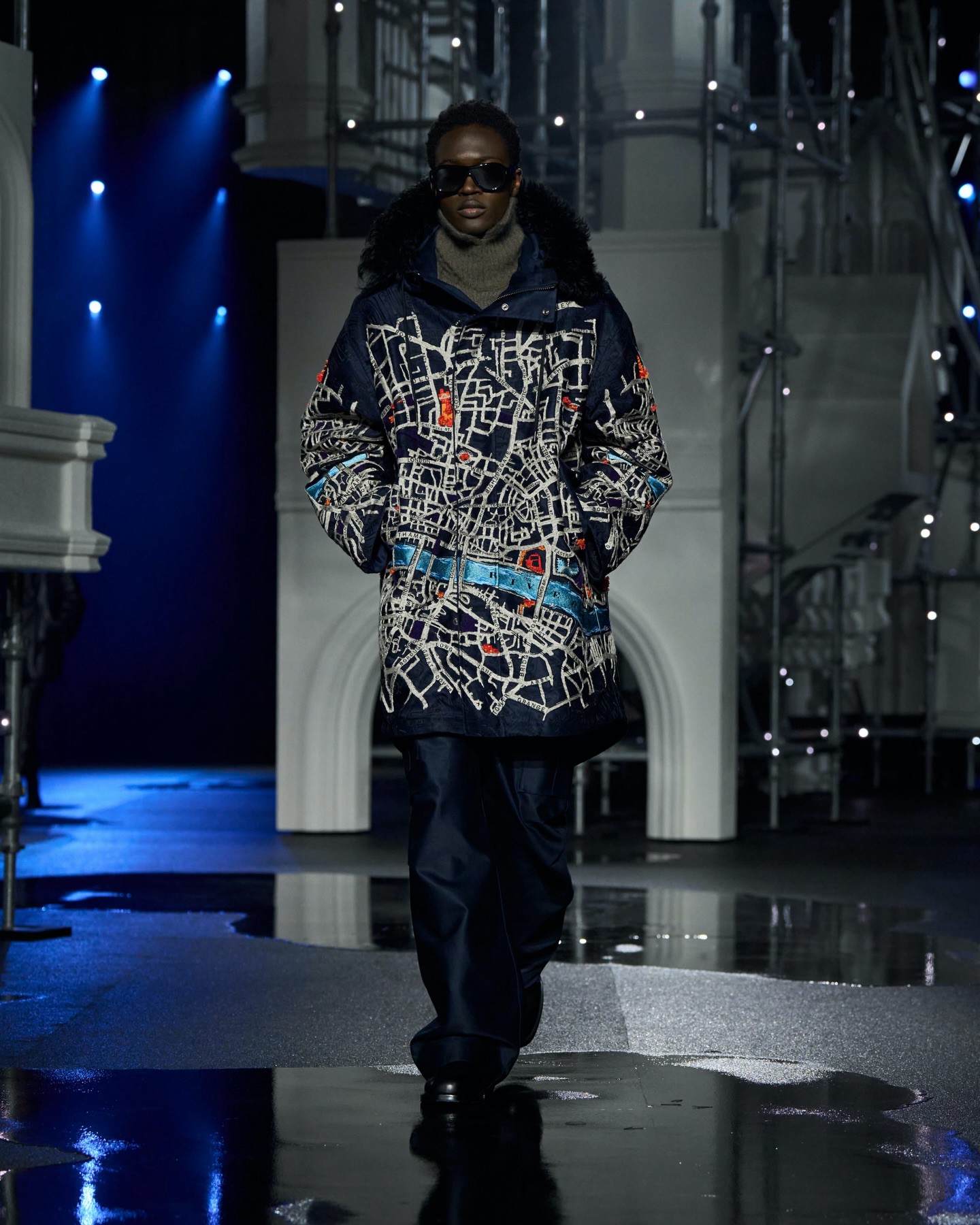 Hinh anh Burberry Thu 2026: Daniel Lee tái định vị di sản trench coat tại London Fashion Week 24