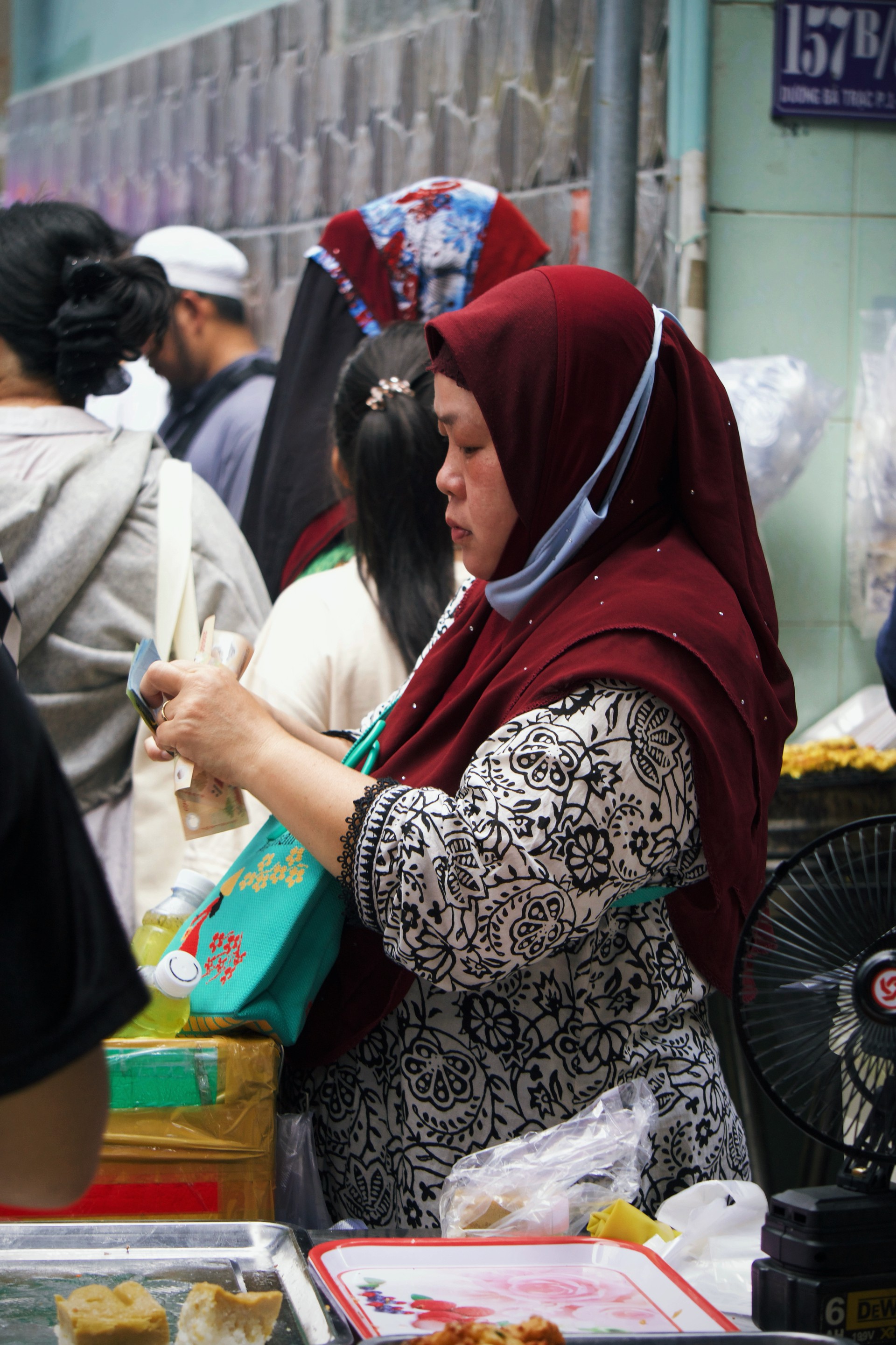 Hinh anh ‘Chợ ẩm thực Hồi giáo’ trong tháng chay Ramadan: Nhịp đập đức tin giữa phố thị 20