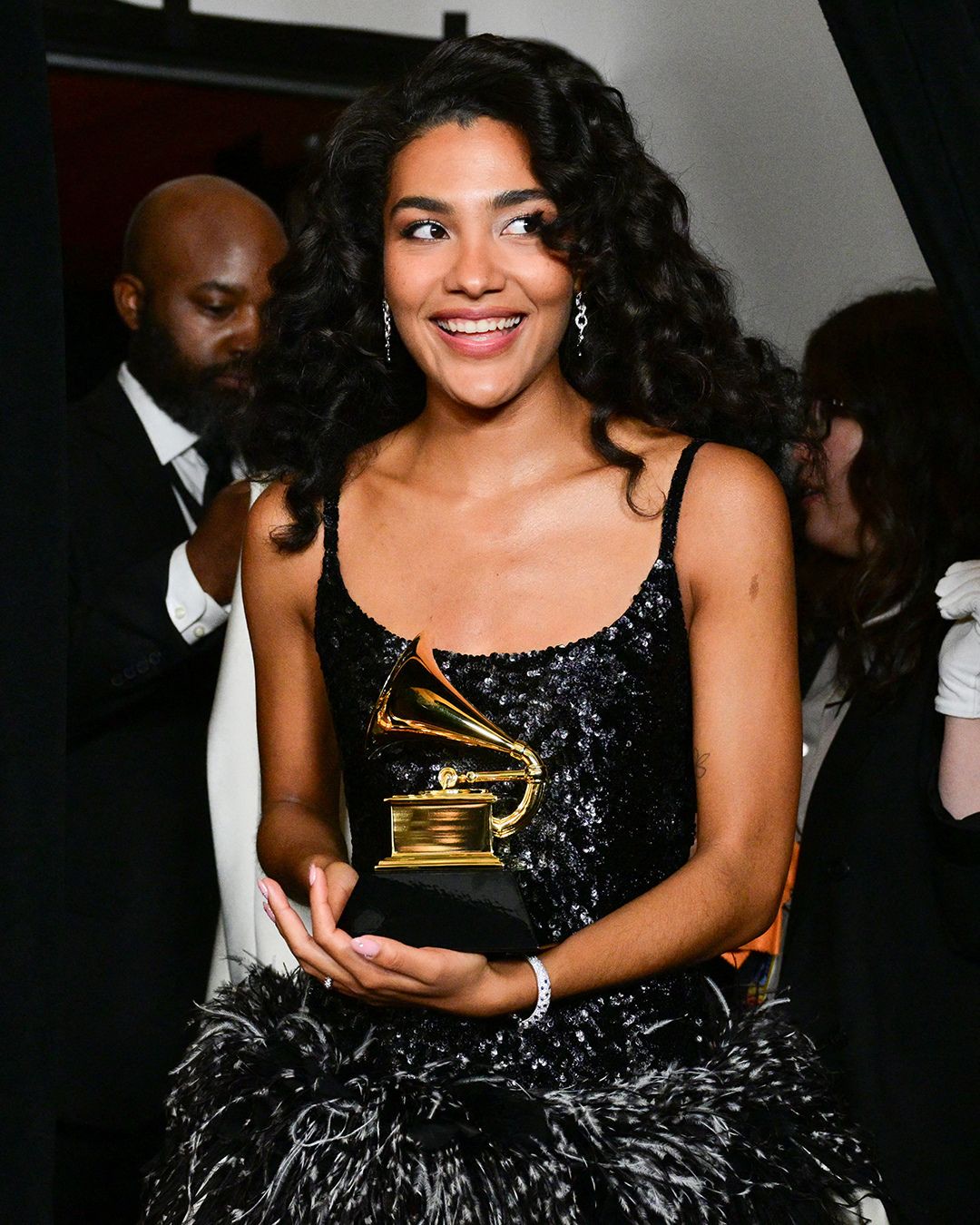 Hinh anh Olivia Dean: Từ câu chuyện gia đình nhập cư đến chiến thắng Grammy 2026 4