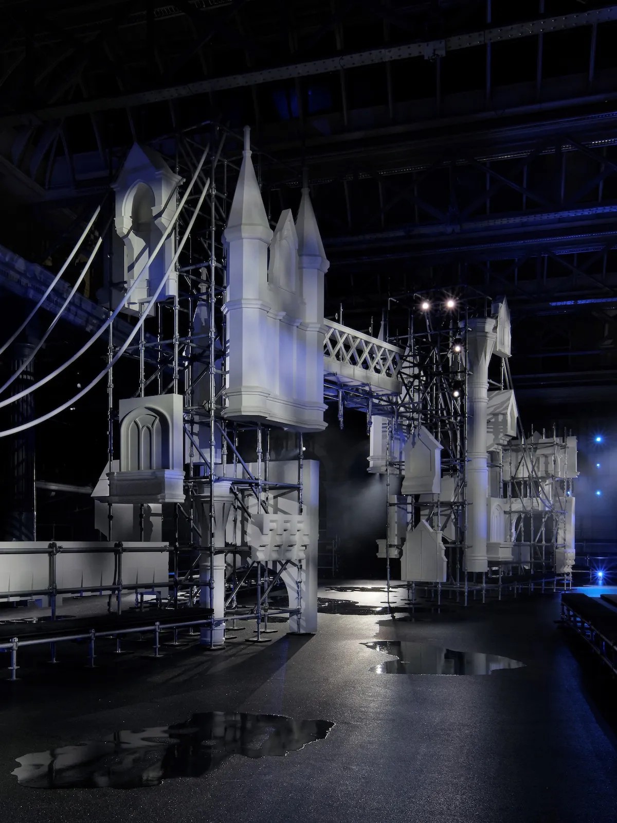 Hinh anh Burberry Thu 2026: Daniel Lee tái định vị di sản trench coat tại London Fashion Week 5