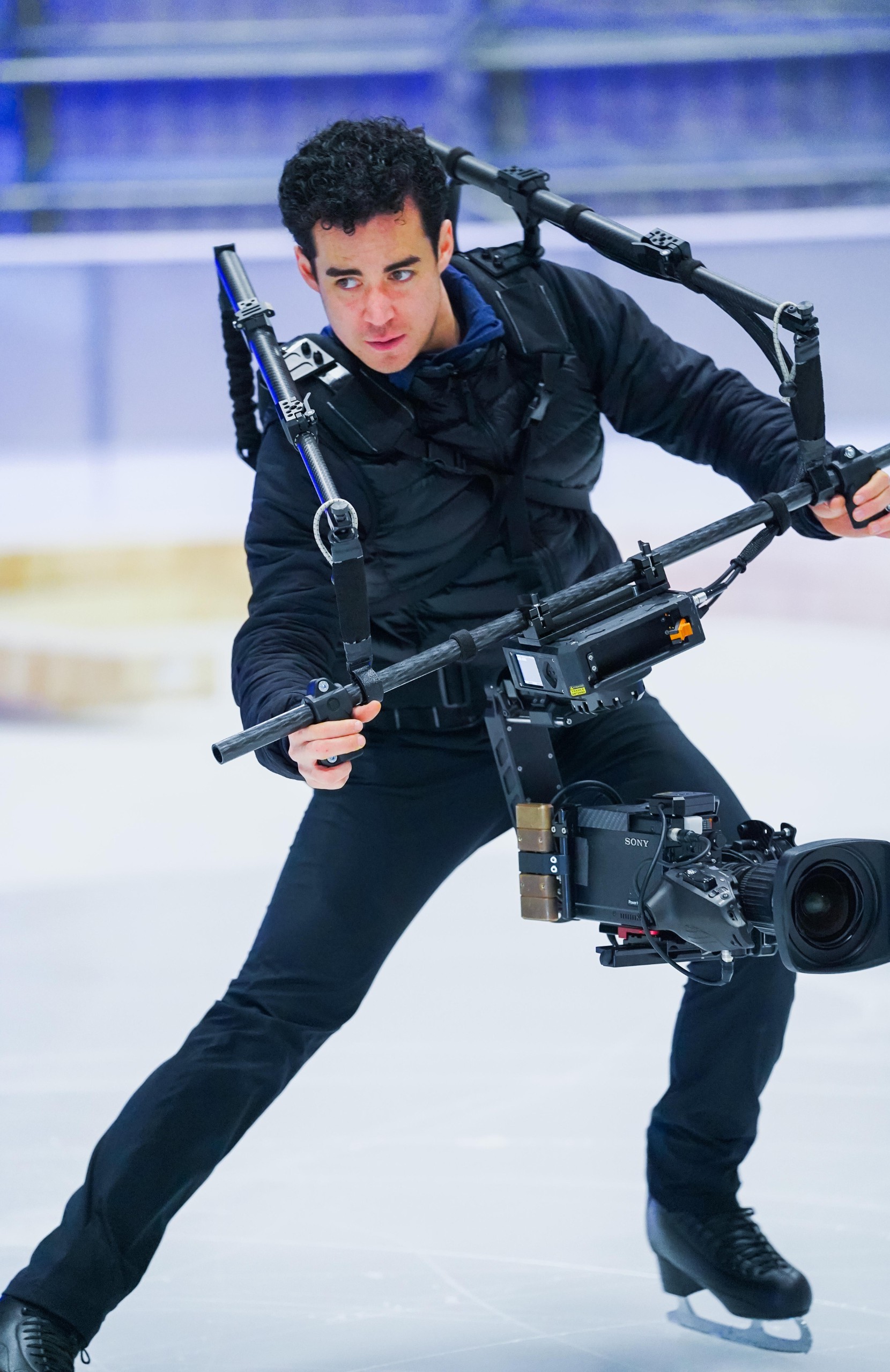 Hinh anh Phía sau những cú xoay trên mặt băng: Cuộc đua tiếp sức của những “vũ công” cầm máy 1