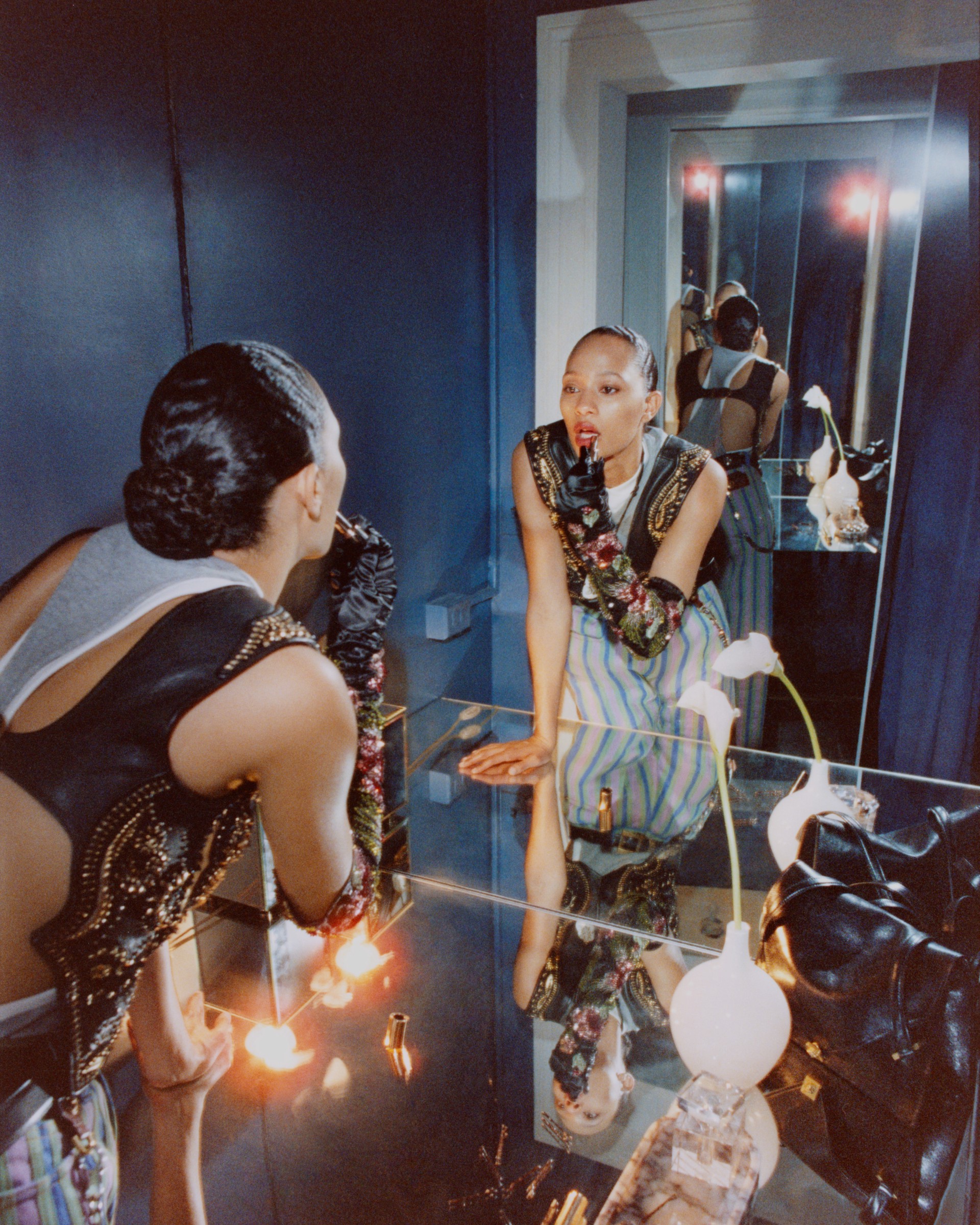 Hinh anh Versace Xuân Hè 2026: Giao lộ của những linh hồn tự do 8