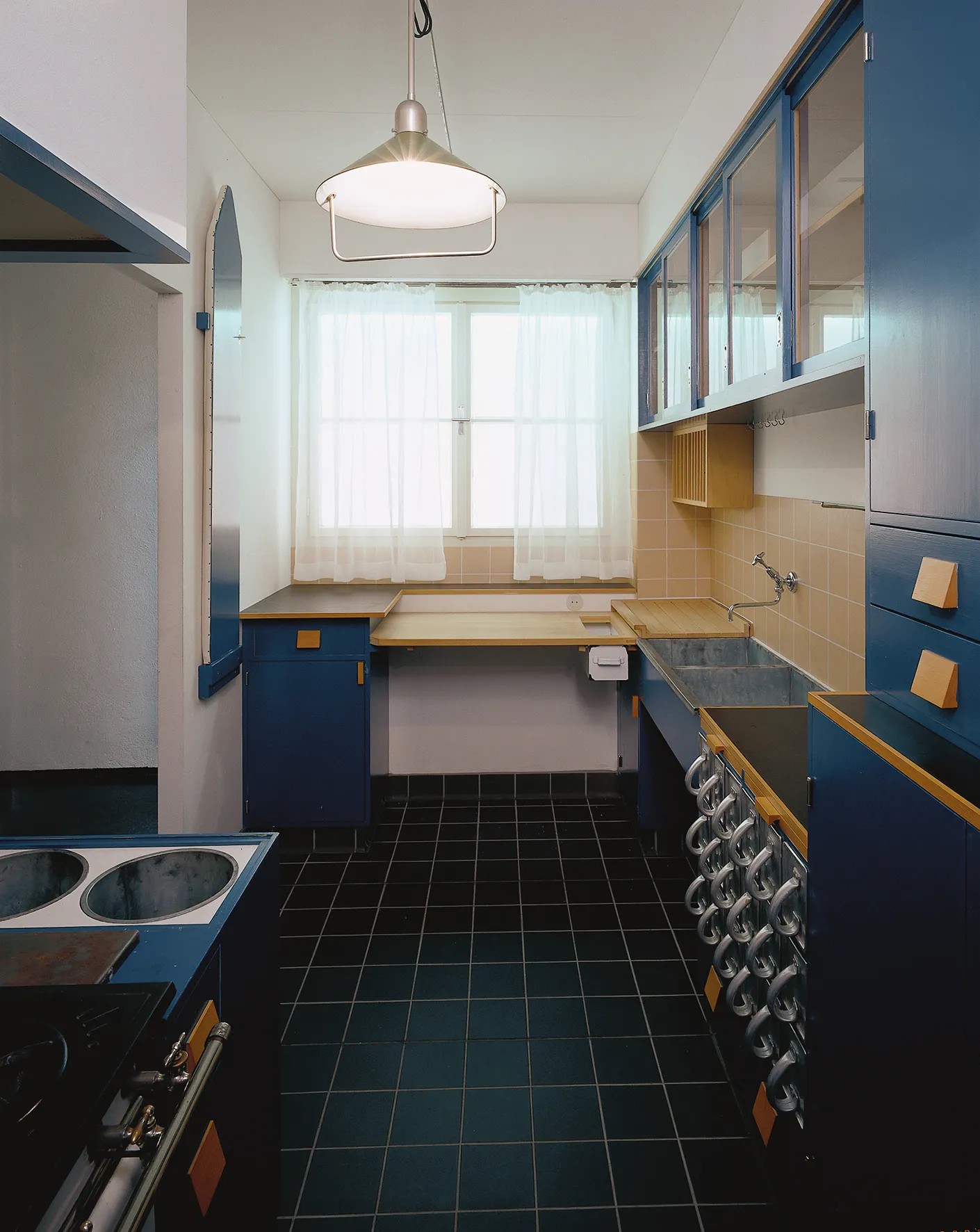 Nhà bếp Frankfurt của Margarete Schütte-Lihotzky, Frankfurt am Main, 1929 (c) MAK - Bảo tàng Nghệ thuật Ứng dụng, Vienna