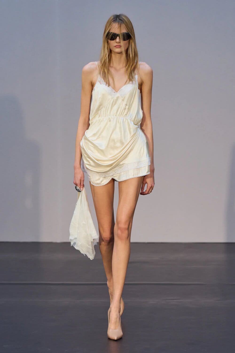 Hinh anh Người mẫu ngoại cỡ có đang dần vắng bóng trên các sàn diễn thời trang lớn? 3