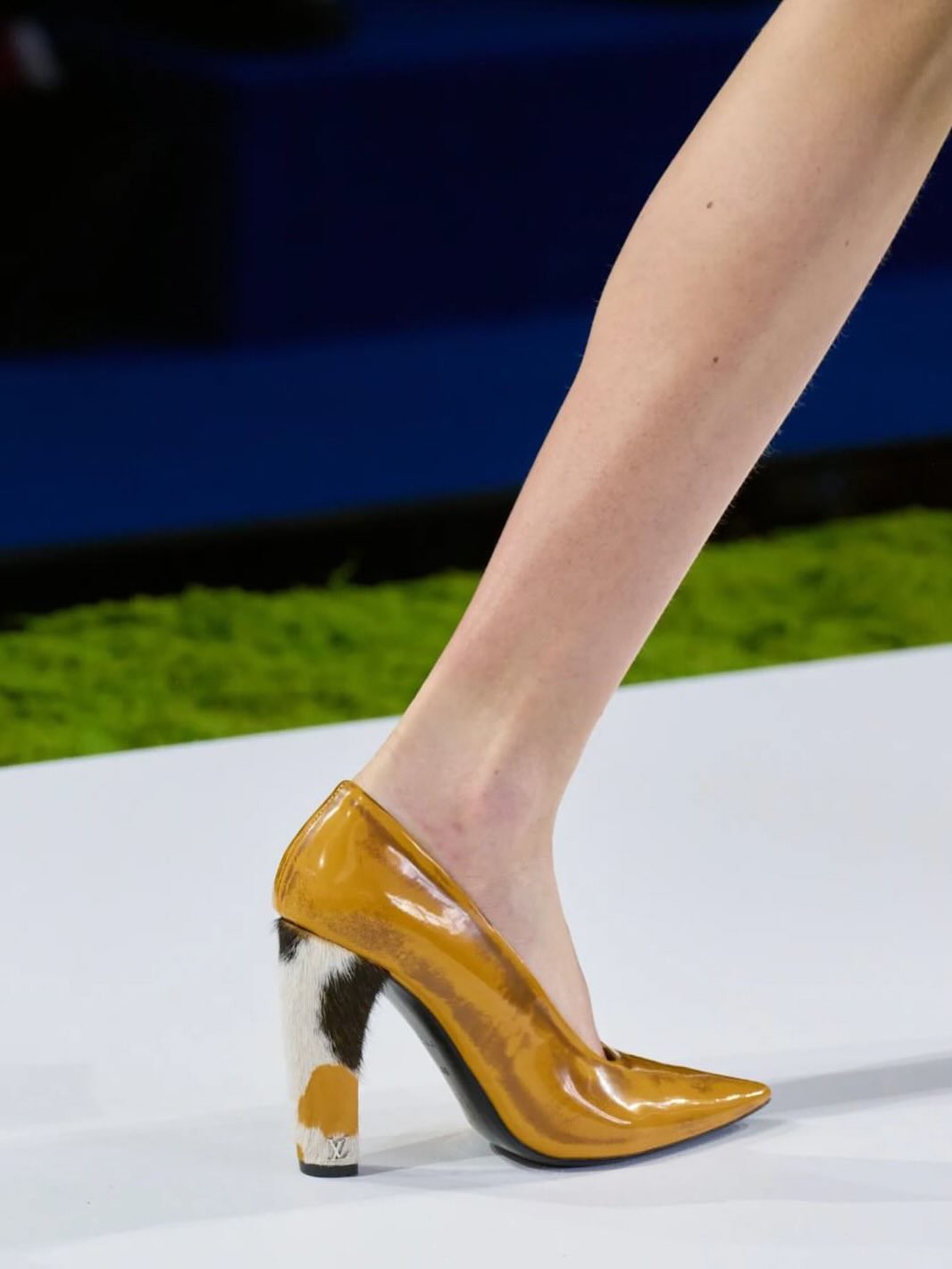 Hinh anh Louis Vuitton Thu Đông 2026: Hành trình thời trang giữa thiên nhiên siêu thực 19