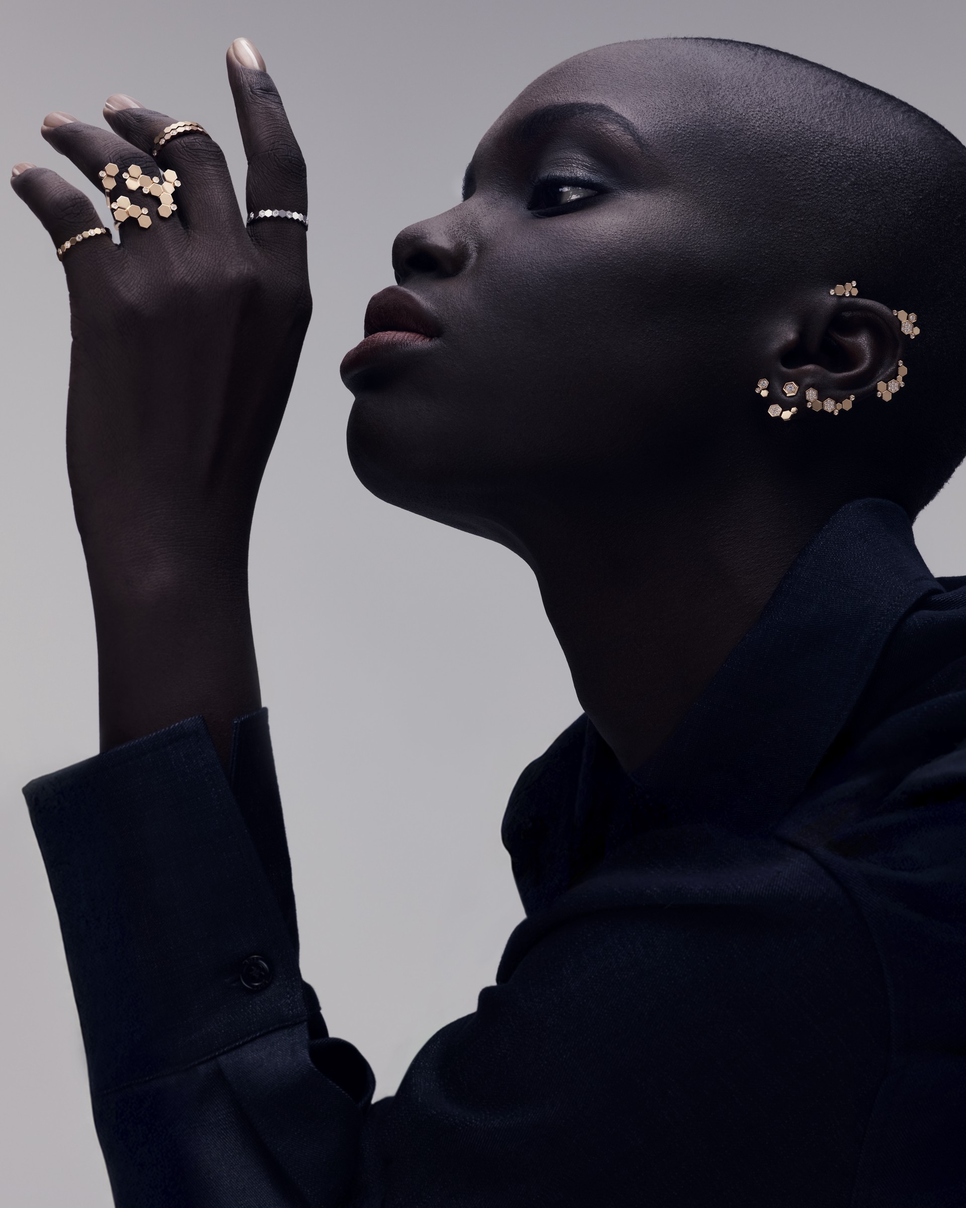 Hinh anh Bee de Chaumet 2026: Bản hòa tấu của ong vàng và ánh sáng 4