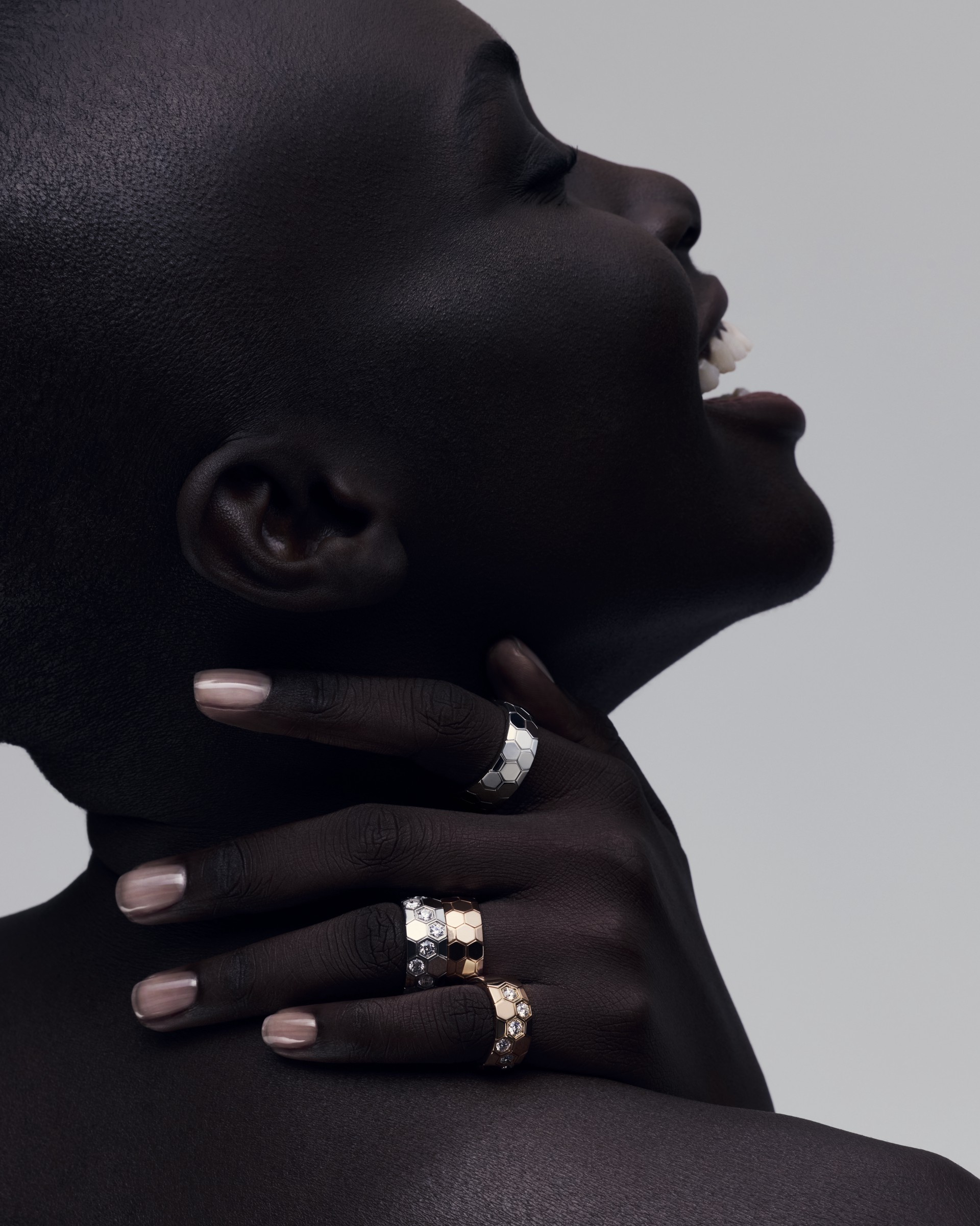 Hinh anh Bee de Chaumet 2026: Bản hòa tấu của ong vàng và ánh sáng 5