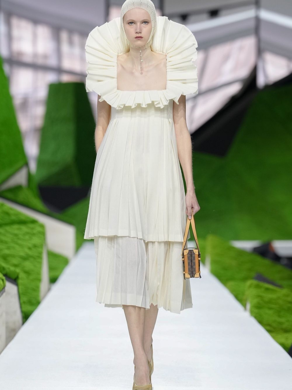 Hinh anh Louis Vuitton Thu Đông 2026: Hành trình thời trang giữa thiên nhiên siêu thực 9