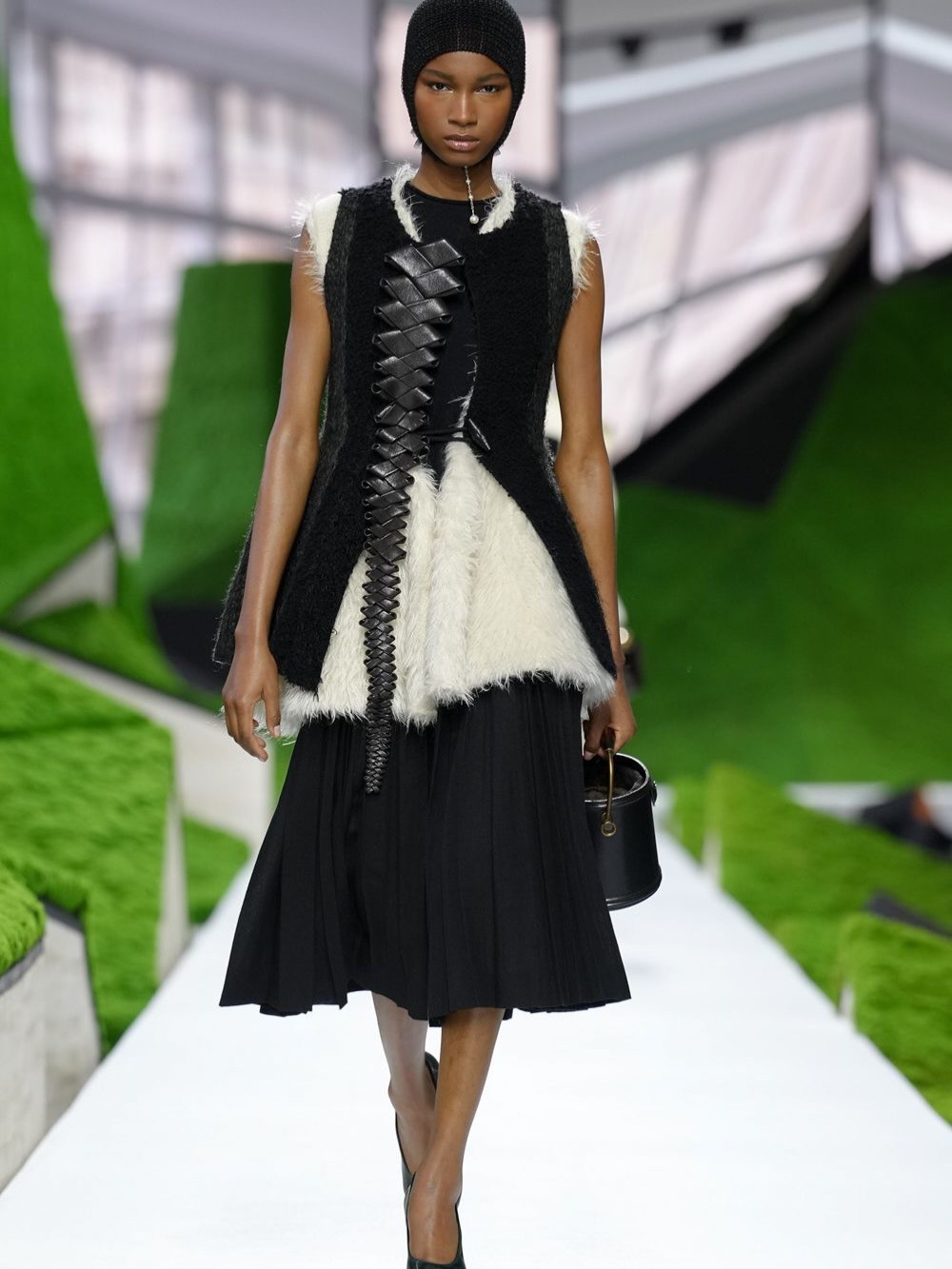 Hinh anh Louis Vuitton Thu Đông 2026: Hành trình thời trang giữa thiên nhiên siêu thực 8