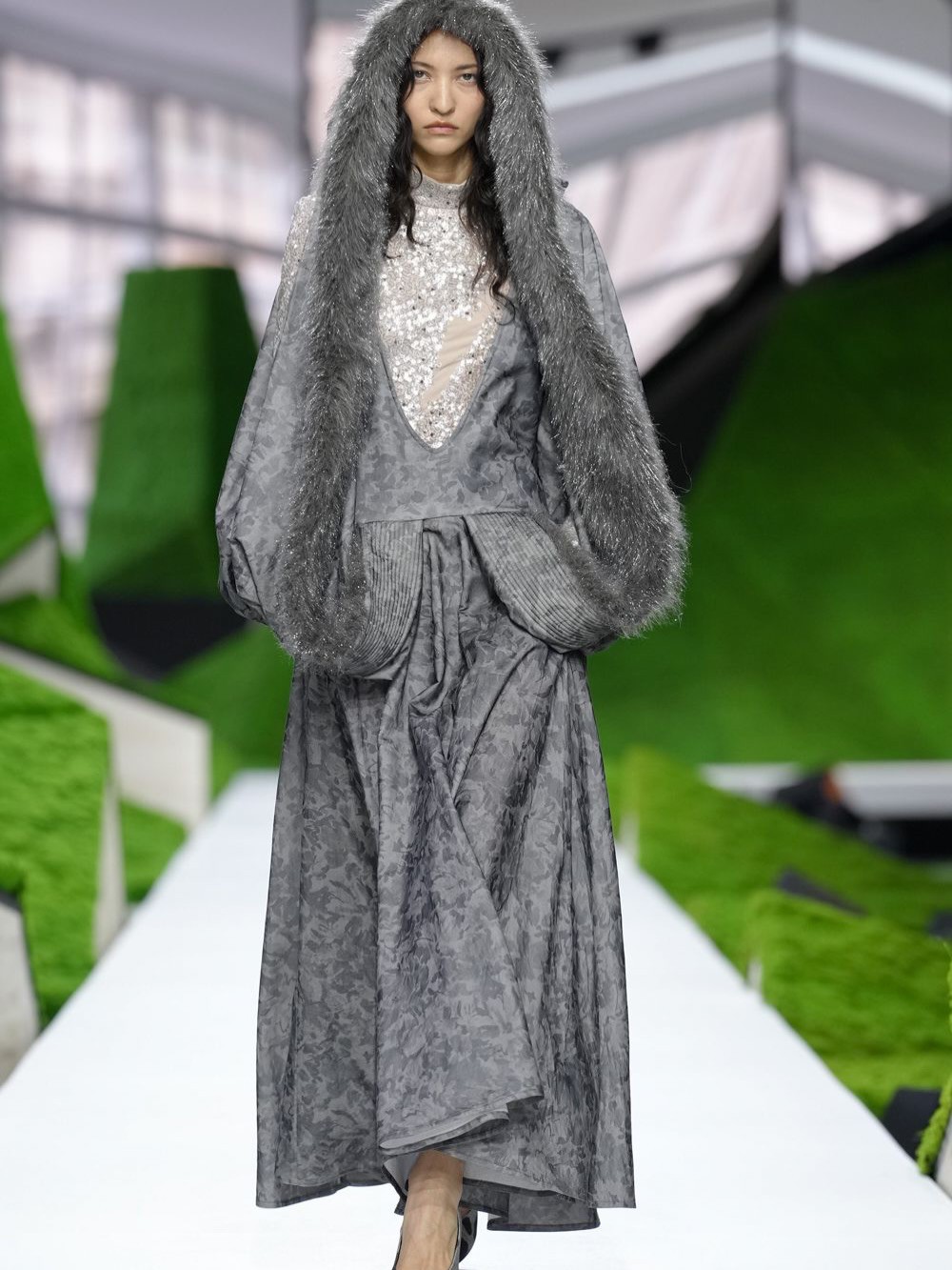 Hinh anh Louis Vuitton Thu Đông 2026: Hành trình thời trang giữa thiên nhiên siêu thực 6