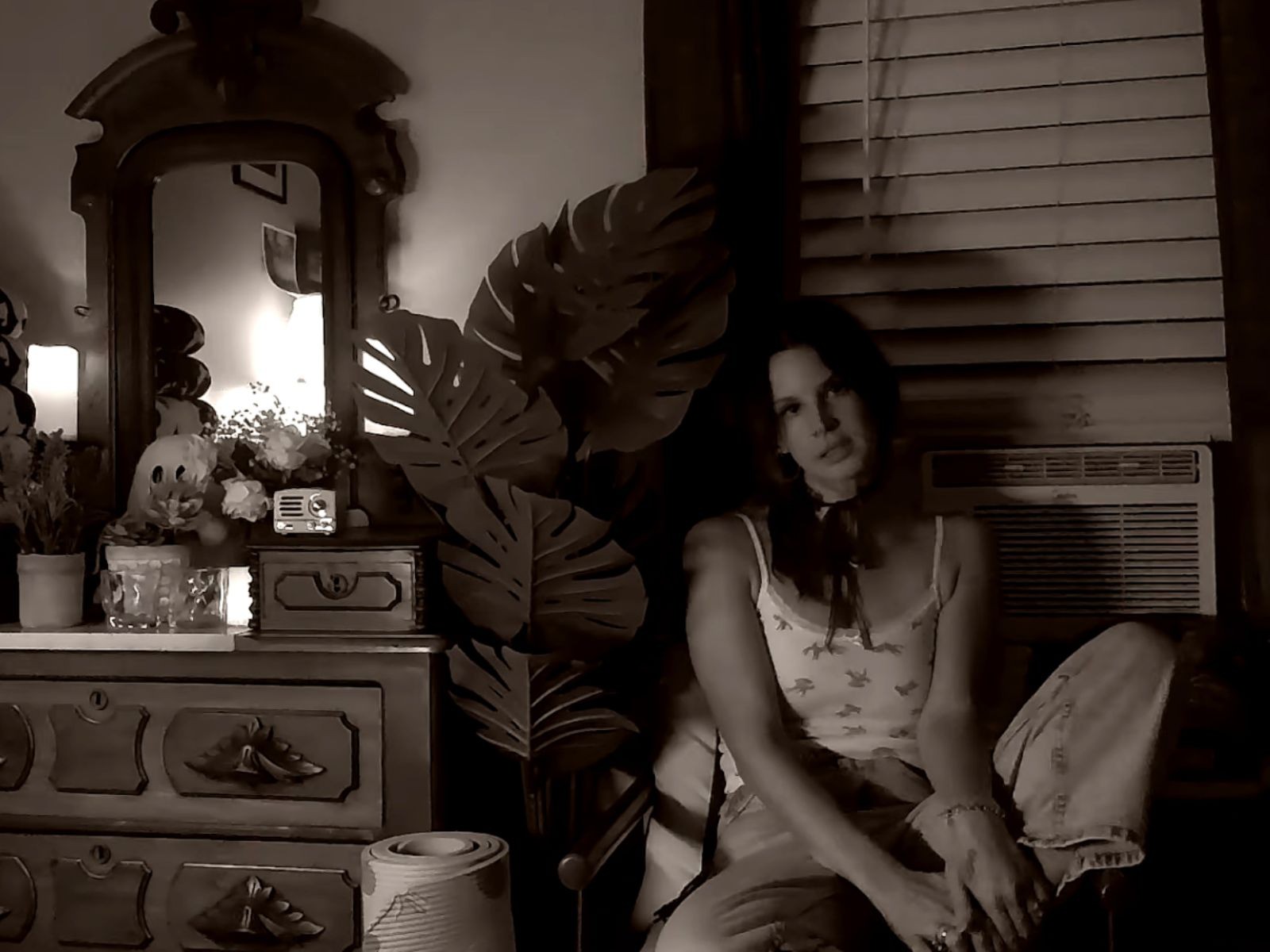 Hinh anh "White Feather Hawk Tail Deer Hunter" của Lana Del Rey: Nàng Cowgirl ma mị 3