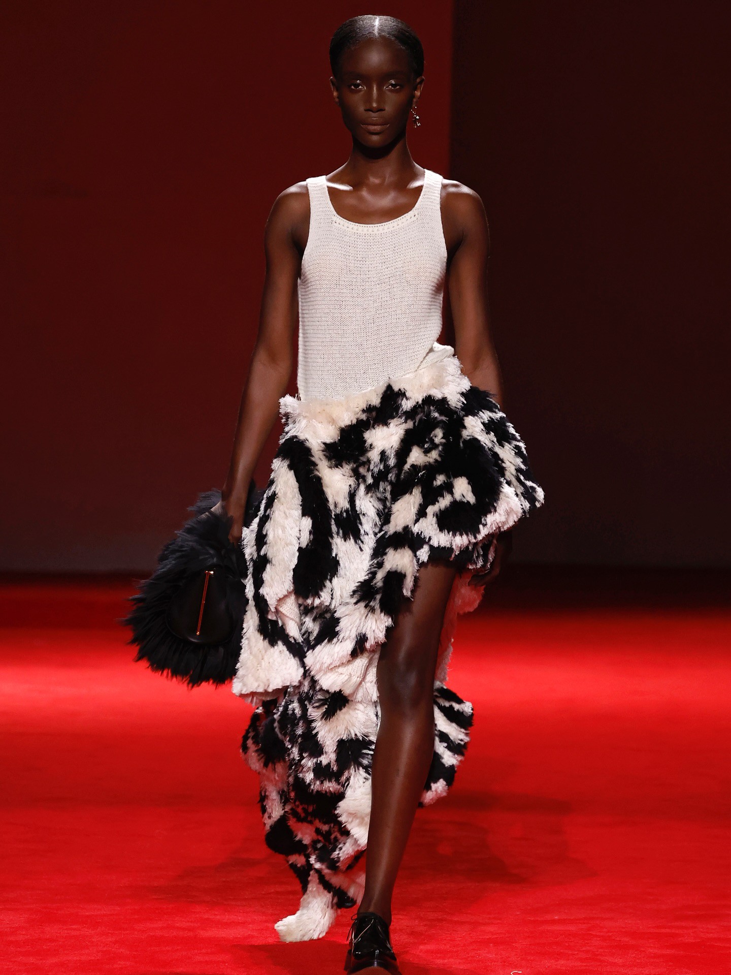 Hinh anh Bottega Vaneta Fall Winter 2026: Thảm đỏ của cấu trúc và chất liệu 16