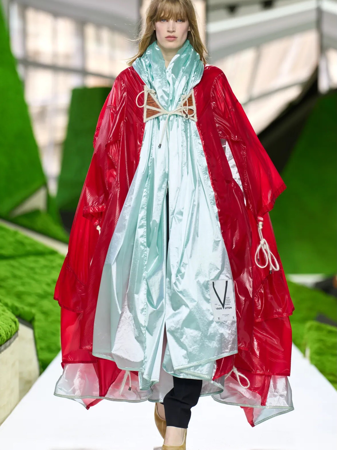 Hinh anh Louis Vuitton Thu Đông 2026: Hành trình thời trang giữa thiên nhiên siêu thực 22