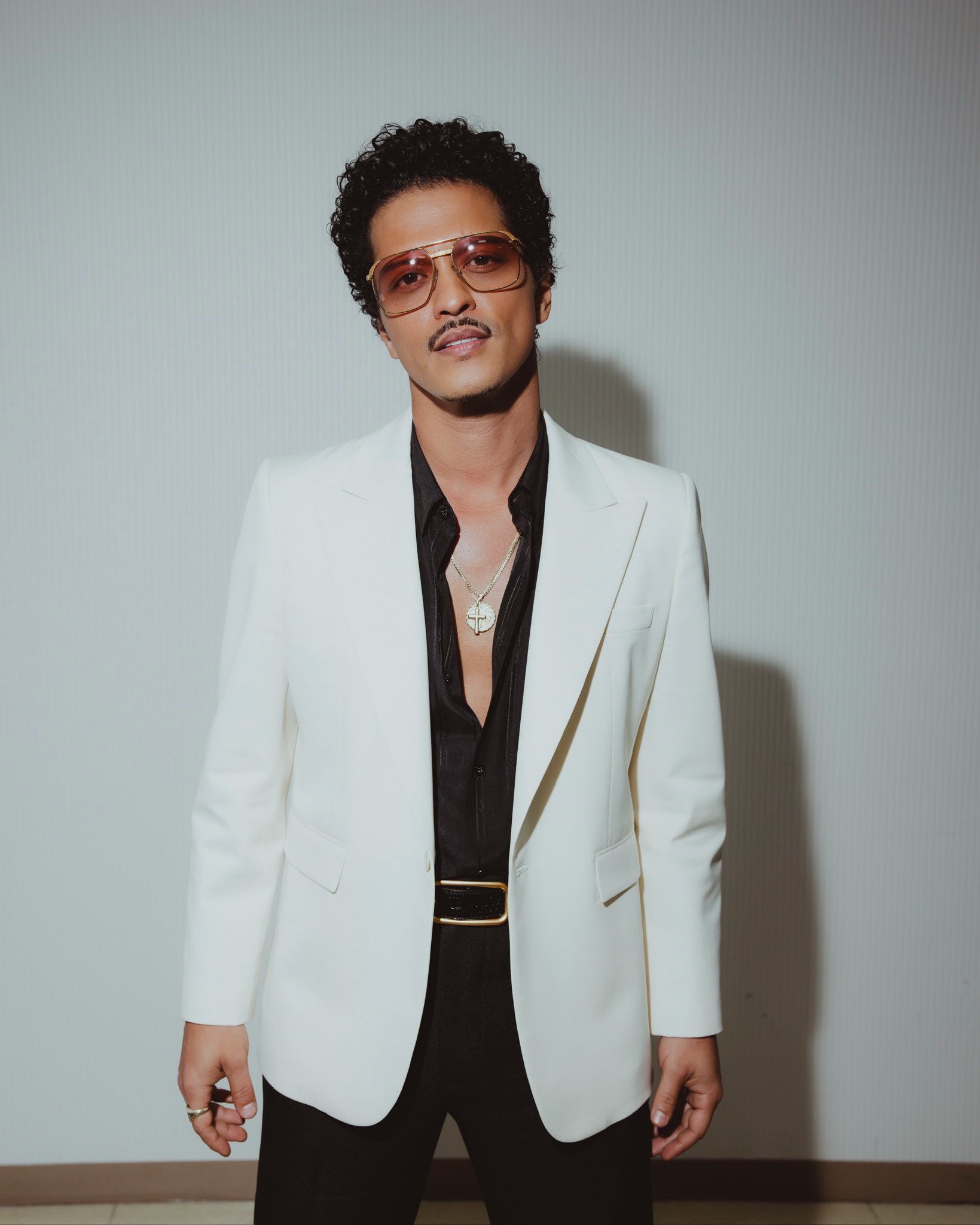 Hinh anh “The Romantic” của Bruno Mars: Hoài niệm, nguồn cội mở lối vườn yêu 4