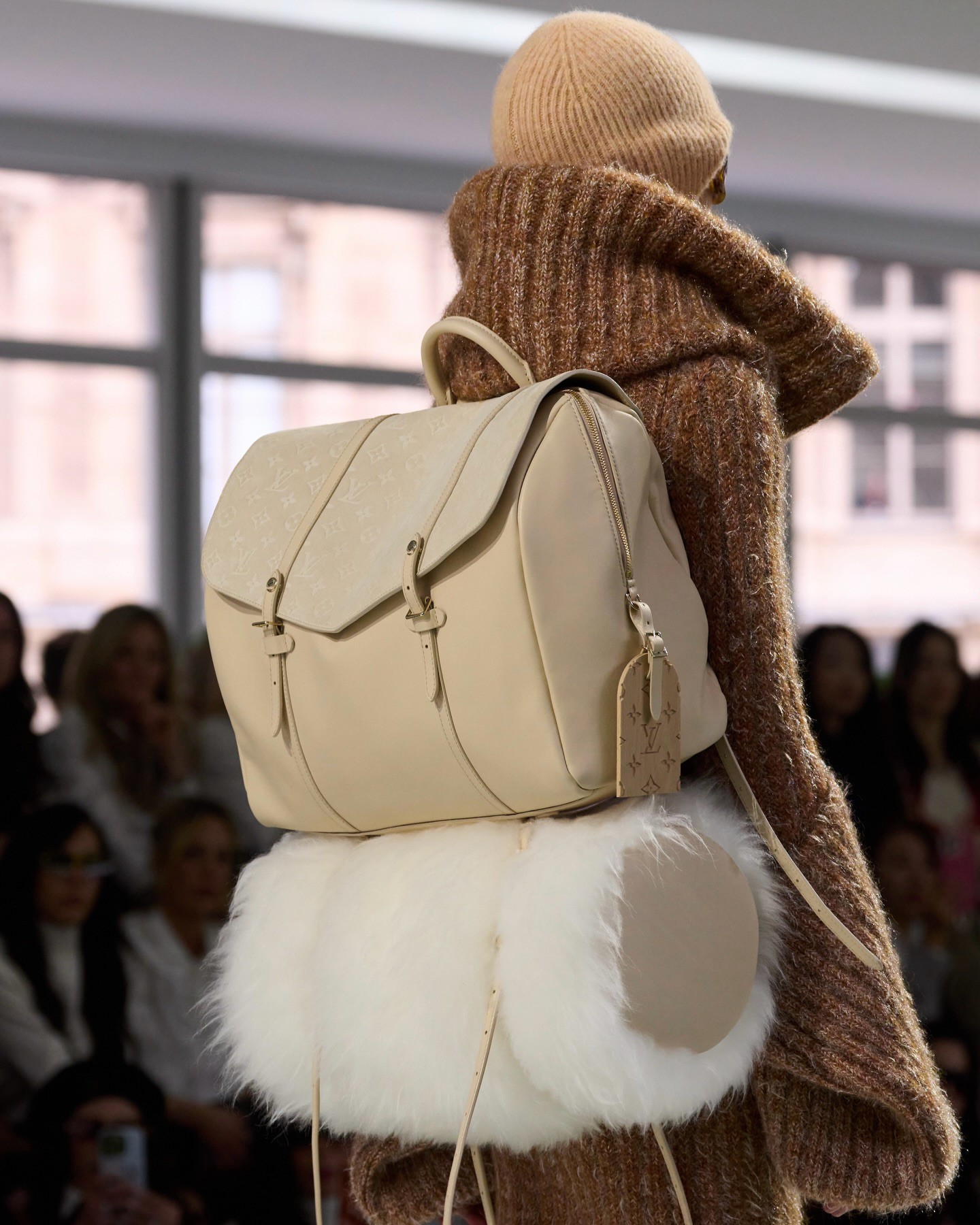 Hinh anh Louis Vuitton Thu Đông 2026: Hành trình thời trang giữa thiên nhiên siêu thực 14