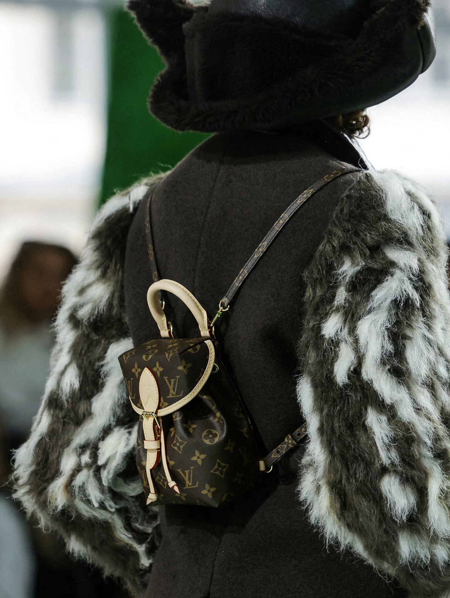 Hinh anh Louis Vuitton Thu Đông 2026: Hành trình thời trang giữa thiên nhiên siêu thực 17