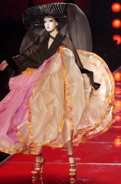 Hinh anh John Galiano và những bí thuật thời trang không thể sao chép 18