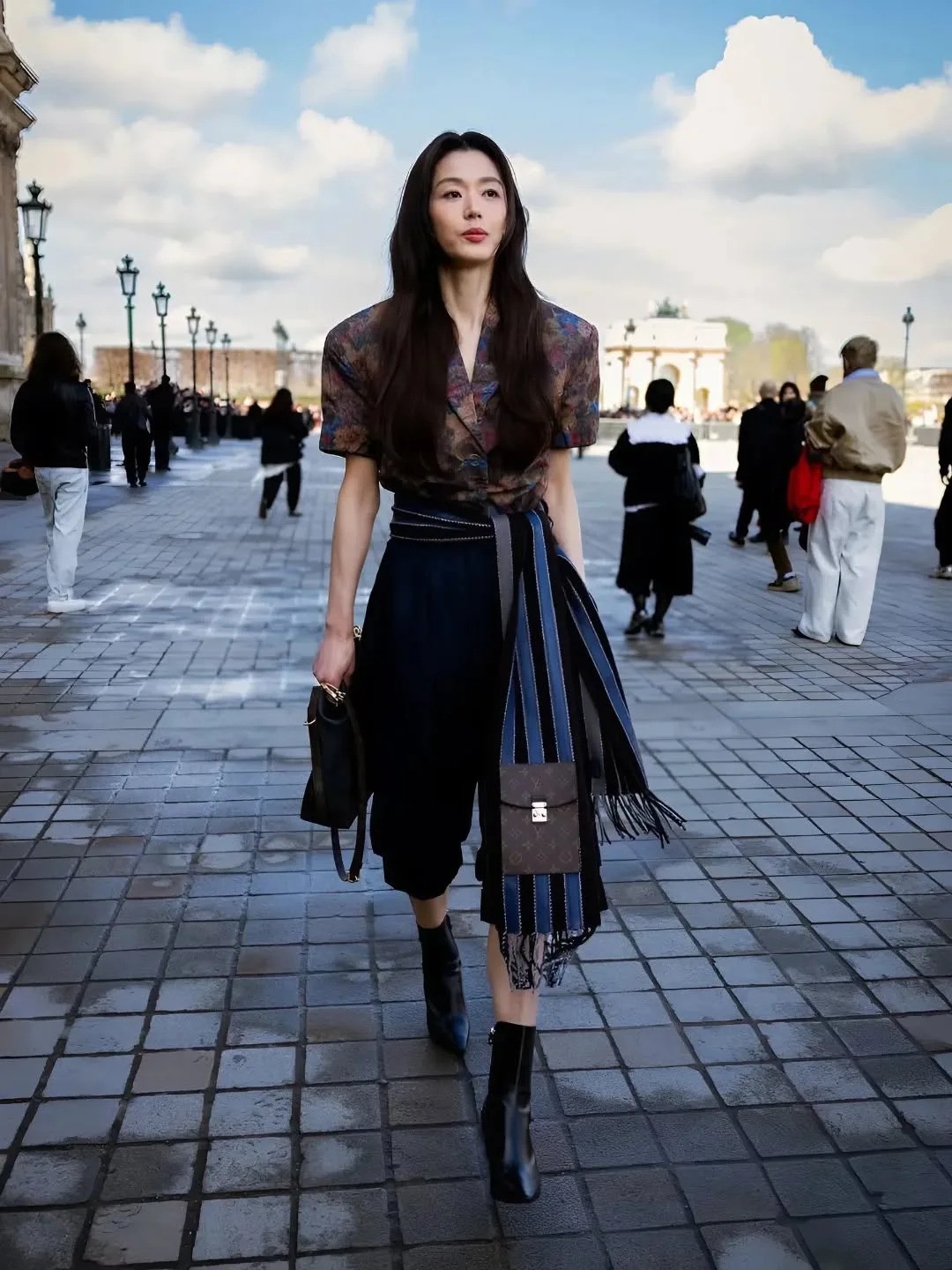 Hinh anh Business Core: Cảm hứng được các sao nữ Hàn lăng xê tại tuần lễ thời trang 8