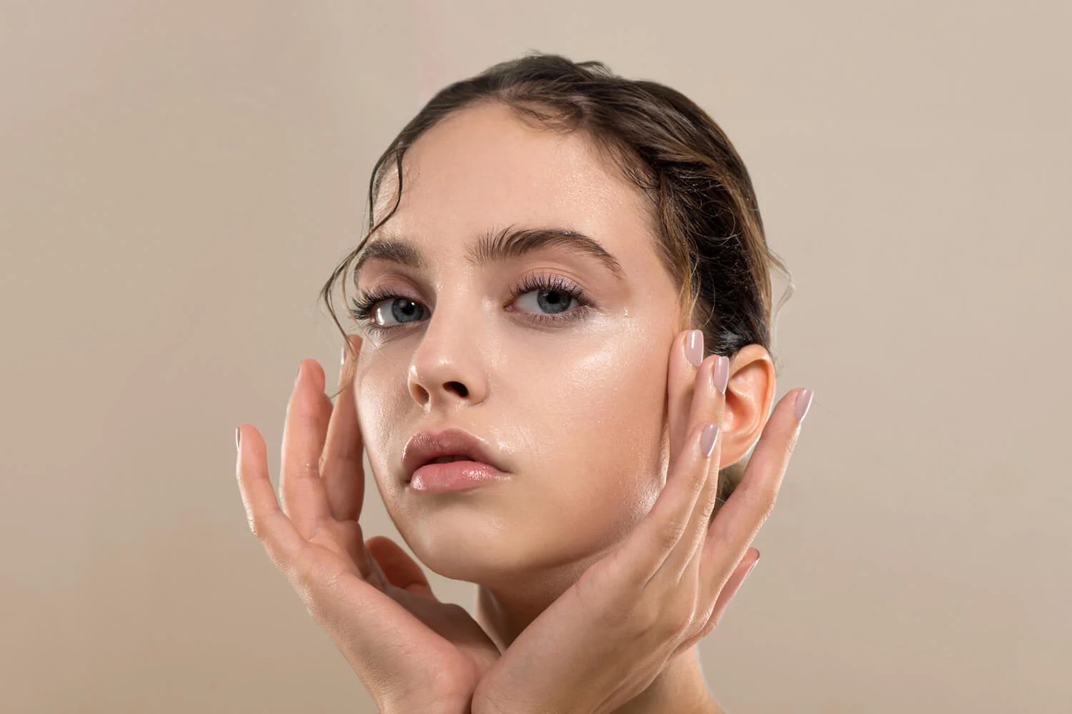 Hinh anh Tuyệt kỹ giữ lớp nền trong veo, mịn ráo trong mùa nồm ẩm 1