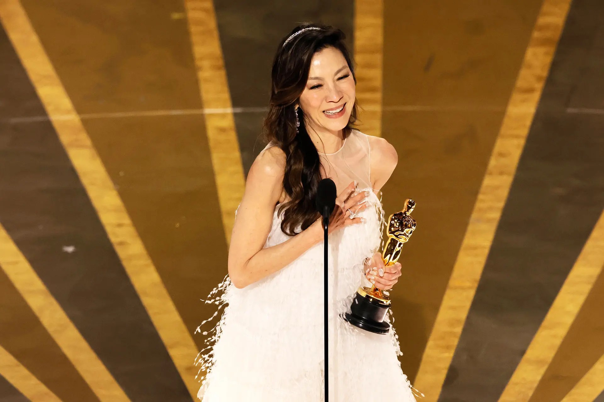 Hinh anh Từ Michelle Yeoh đến Amy Madigan: Những đoá hoa “nở muộn” của điện ảnh thế giới 3