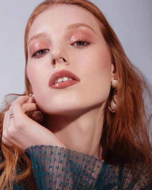 Hinh anh 2026: Khi lớp nền trở thành tâm điểm của mọi xu hướng trang điểm 2