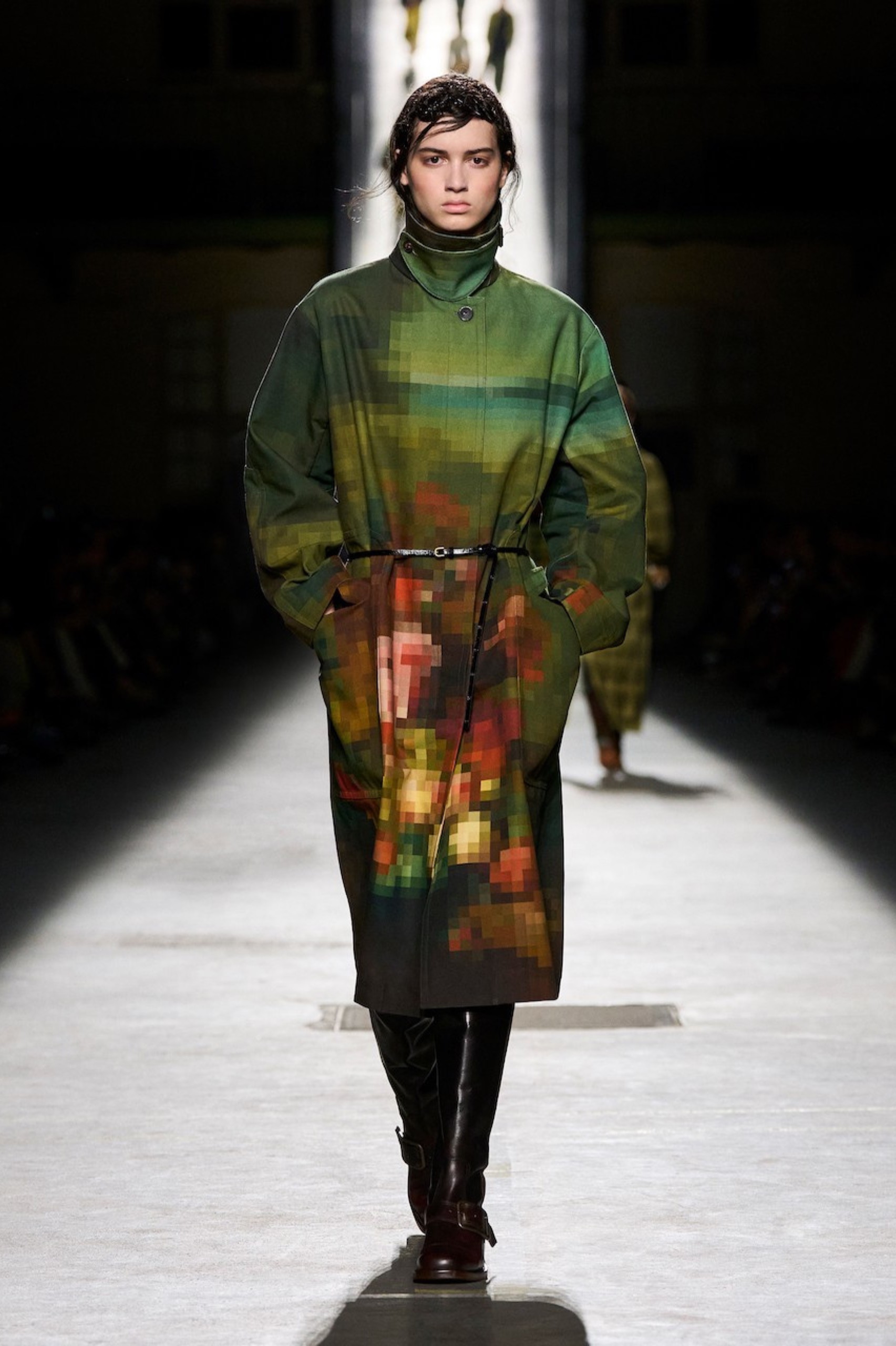 Hinh anh Đâu là những xu hướng làm đẹp được "săn đón" tại Paris Fashion Week 2026?  25