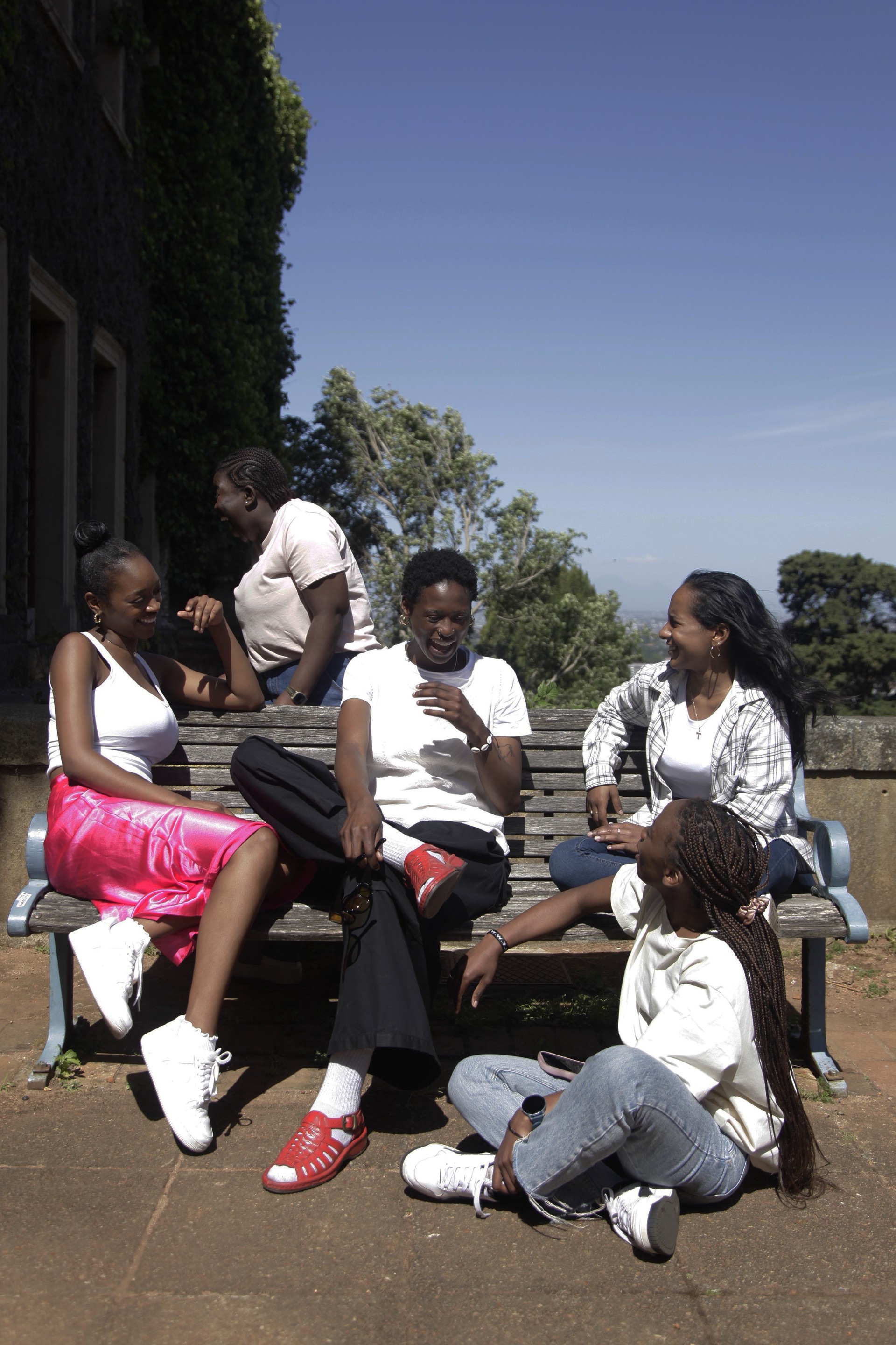 Hinh anh Charlize Theron và hành trình hướng về phụ nữ Nam Phi 1