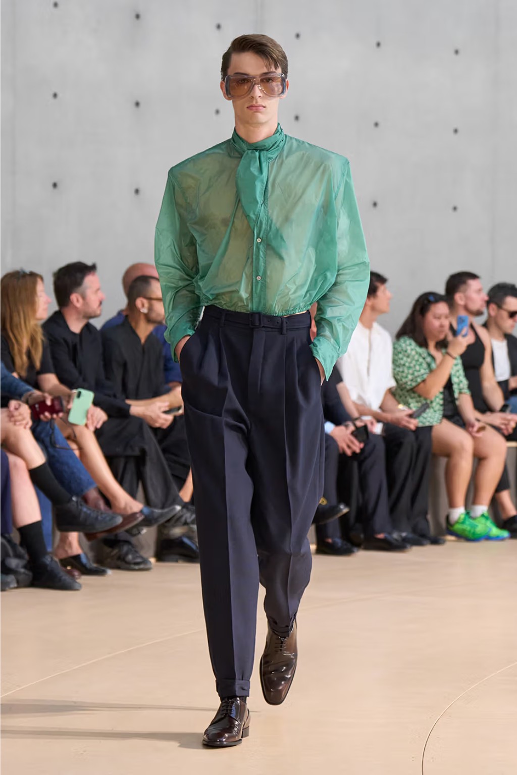 Hinh anh Kỷ nguyên phi giới tính dưới lăng kính của thời trang và làm đẹp 2